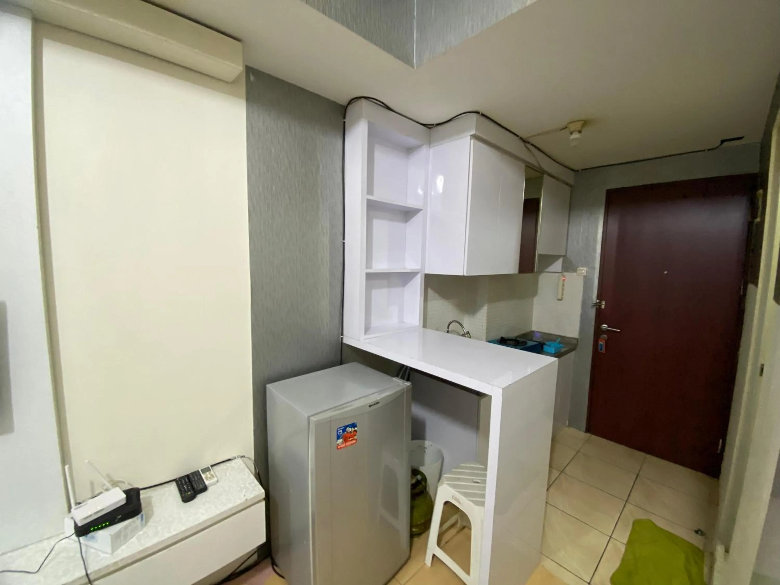 Kitchen or kitchenette in RedLiving Apartemen Tamansari Panoramic - Anwar Rental