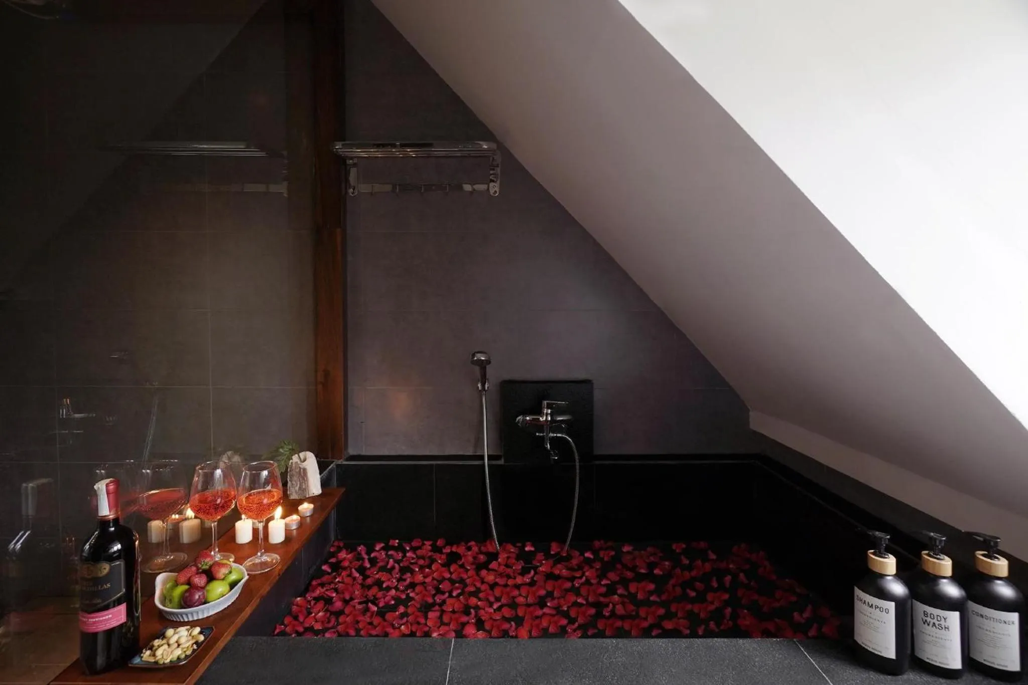 Bath in Nexus House Garden Thao Dien