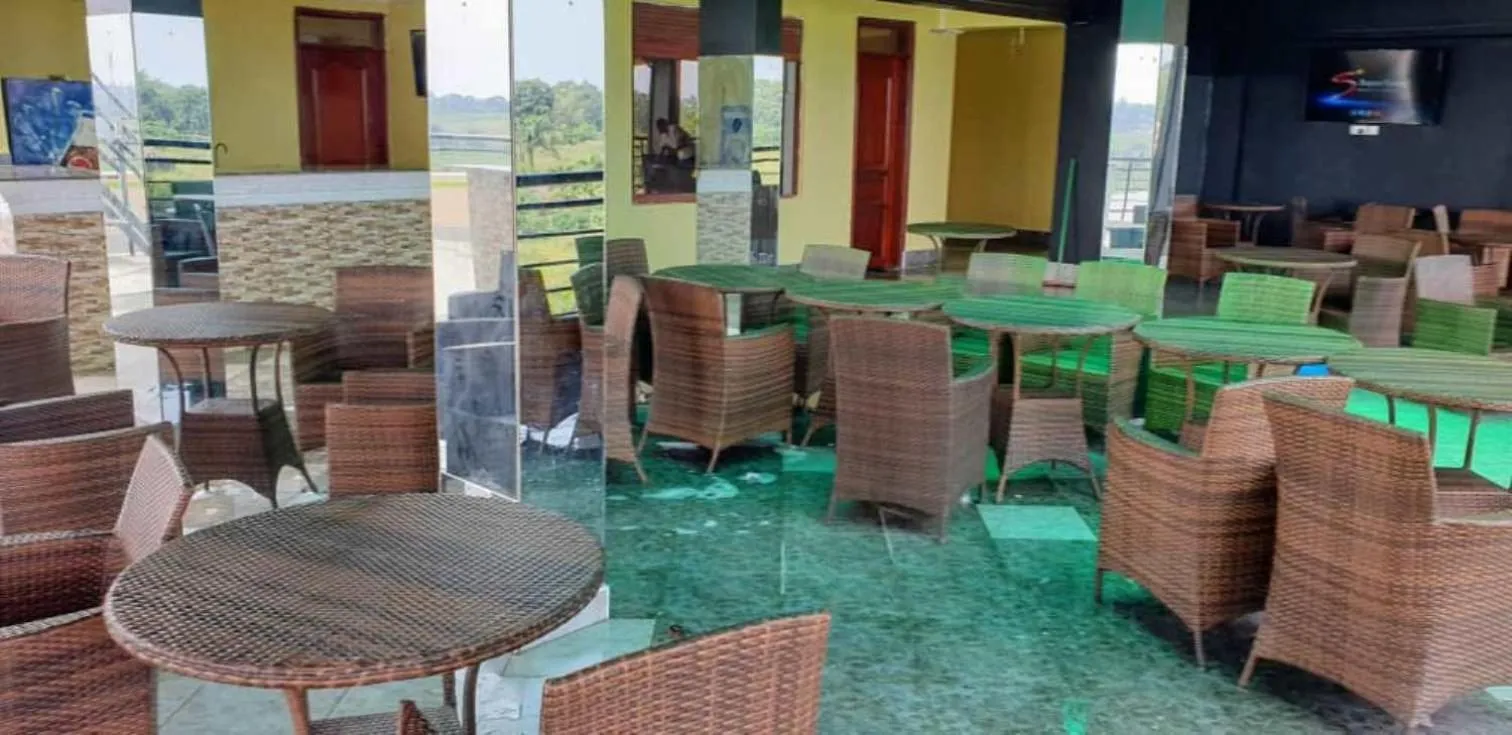 Restaurant/places to eat in Sky Beach Hotel