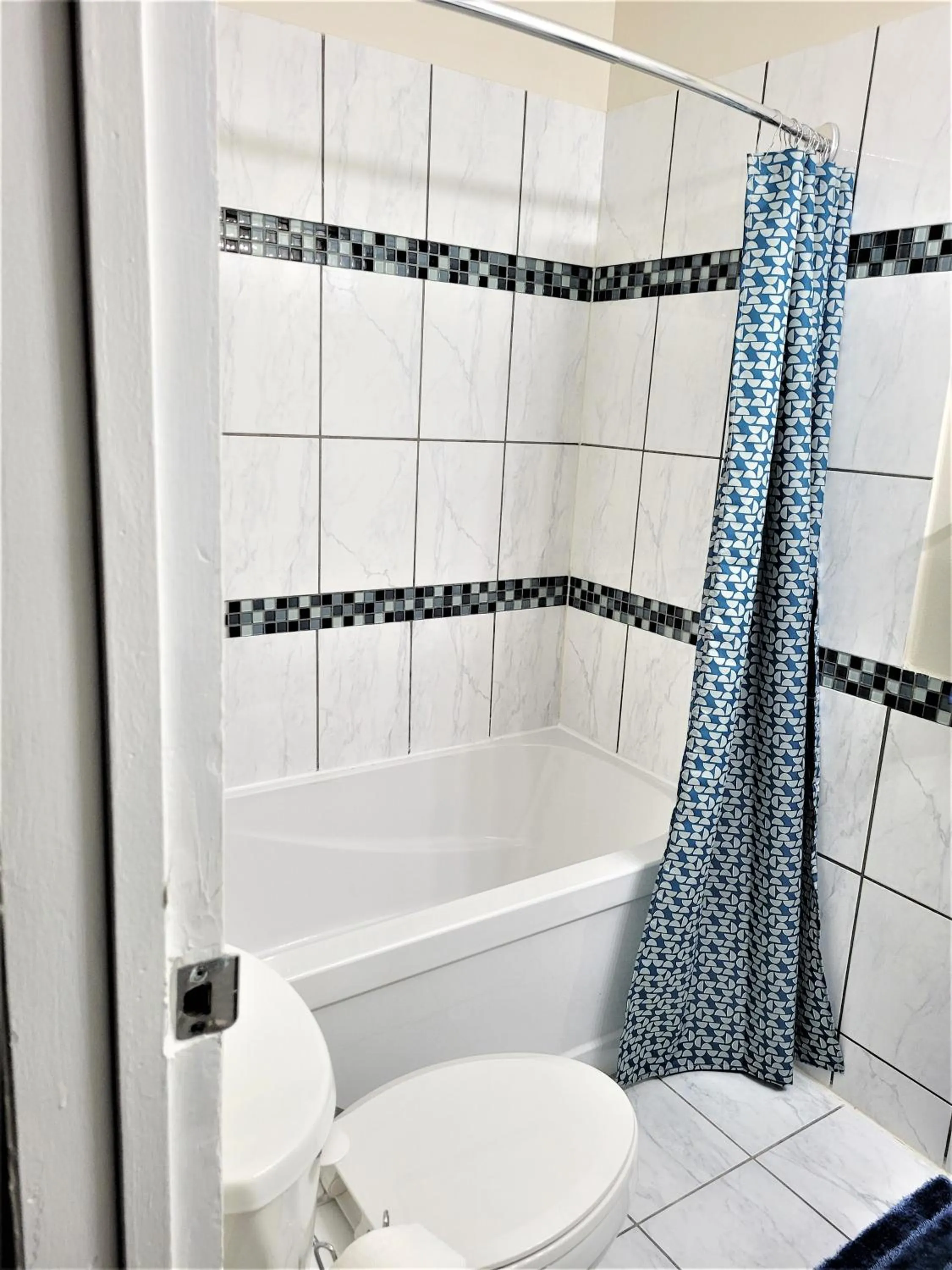 Shower in Cozy 4 bedroom townhouse - peaceful feel of home