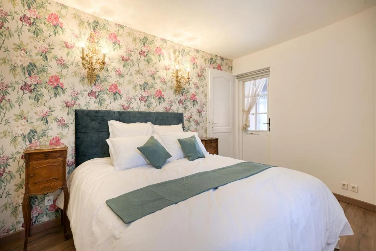 Bed in Le Petit Château de Barbizon au Bois du Mée