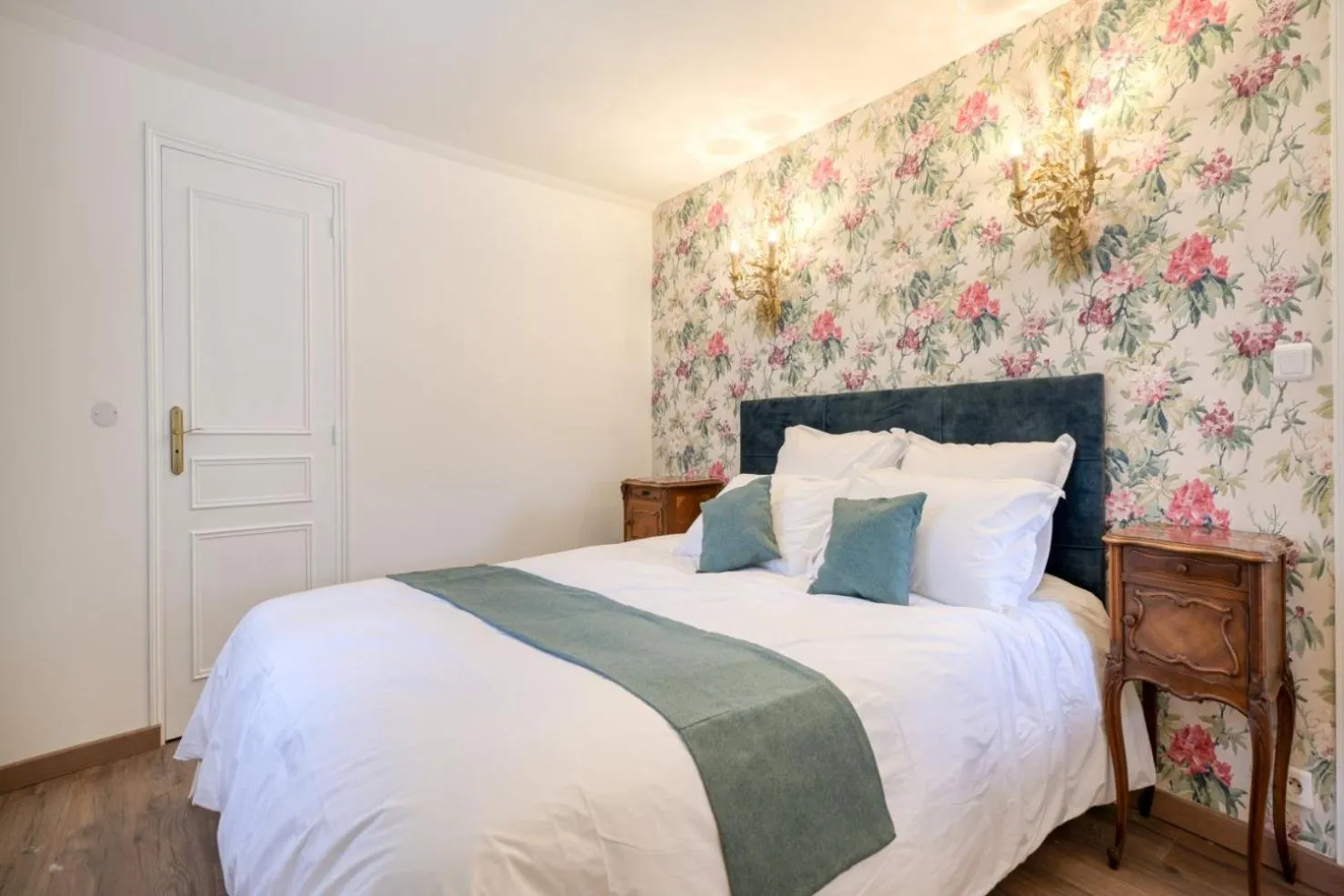 Bed in Le Petit Château de Barbizon au Bois du Mée