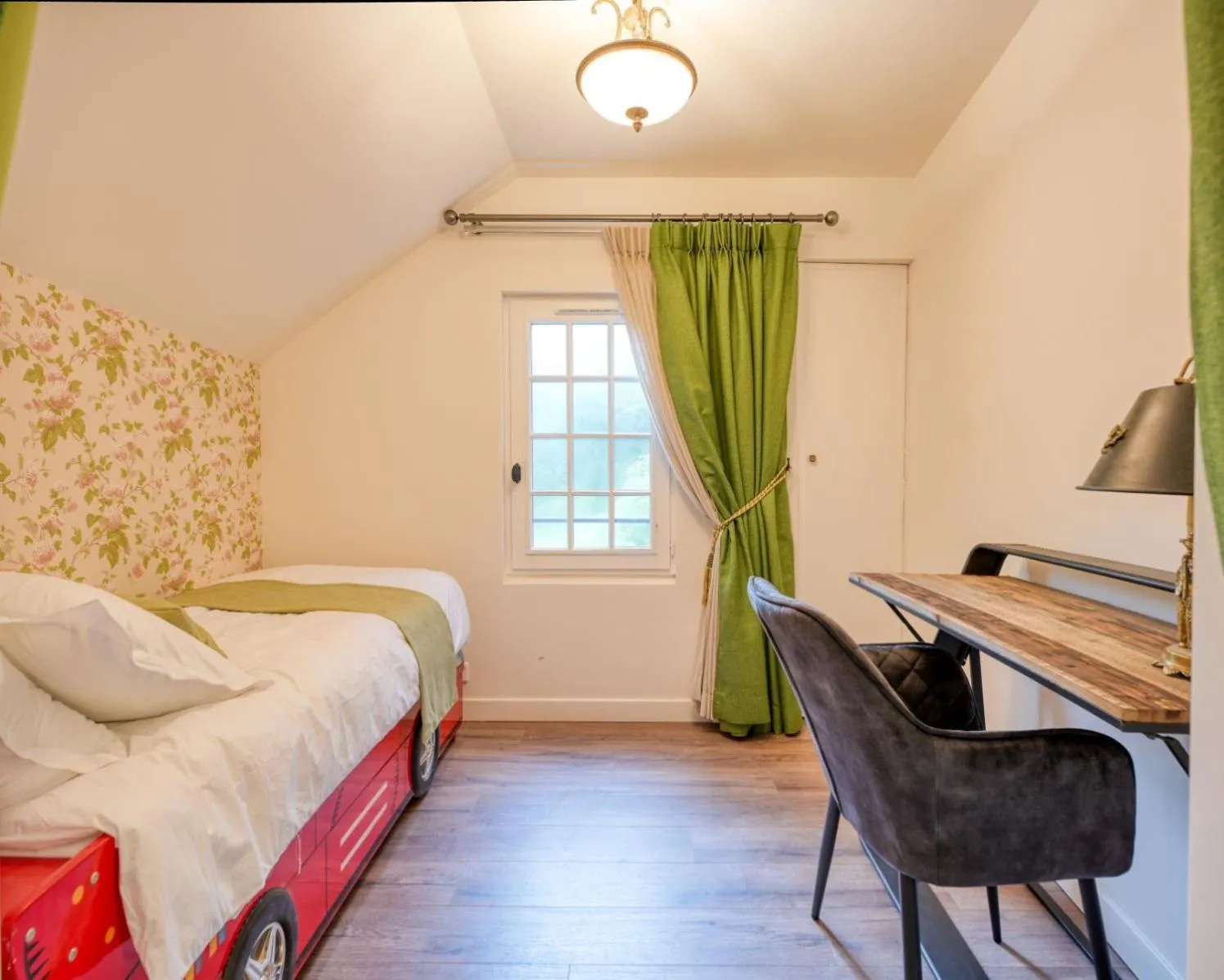 Bed in Le Petit Château de Barbizon au Bois du Mée