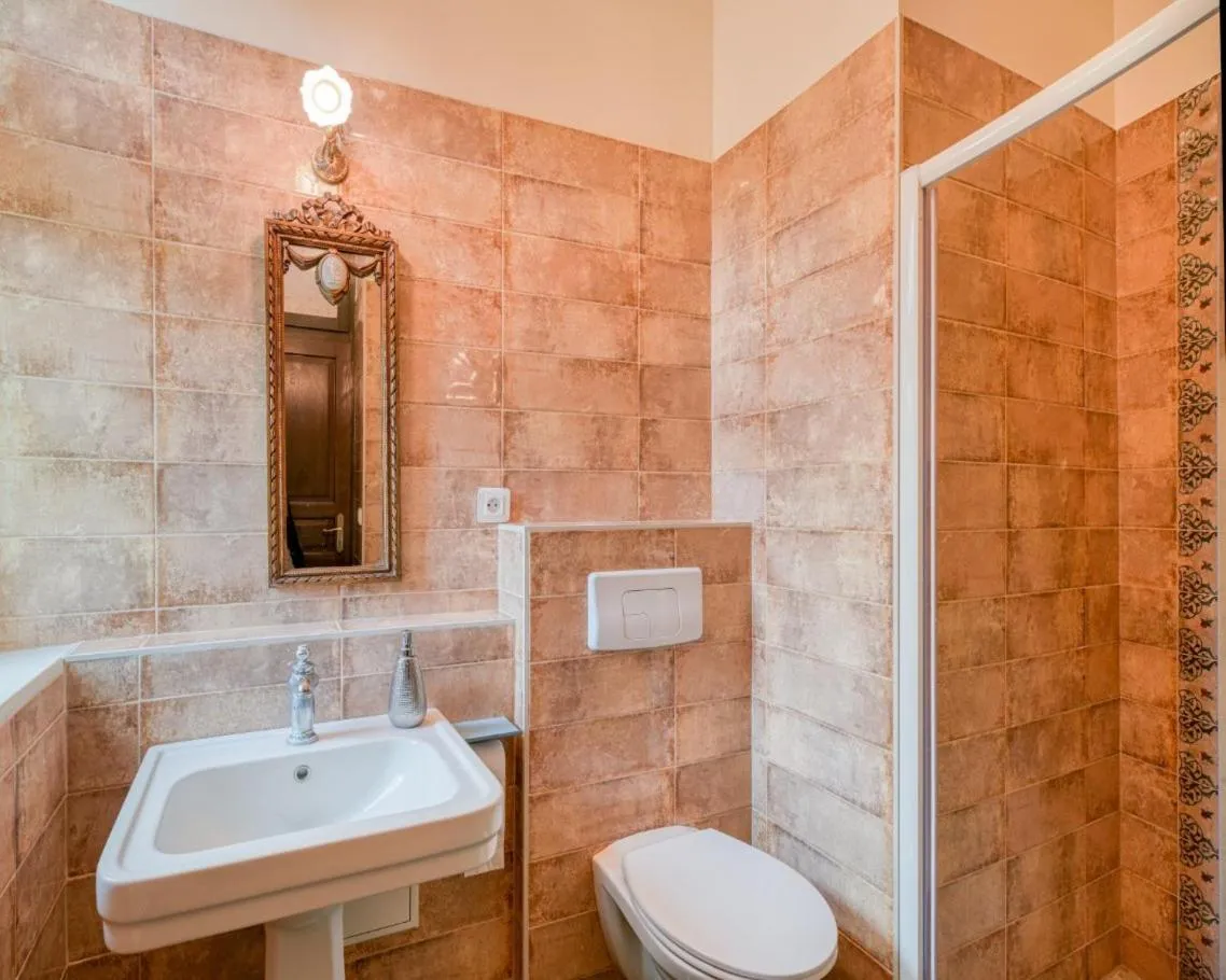 Bedroom in Le Petit Château de Barbizon au Bois du Mée