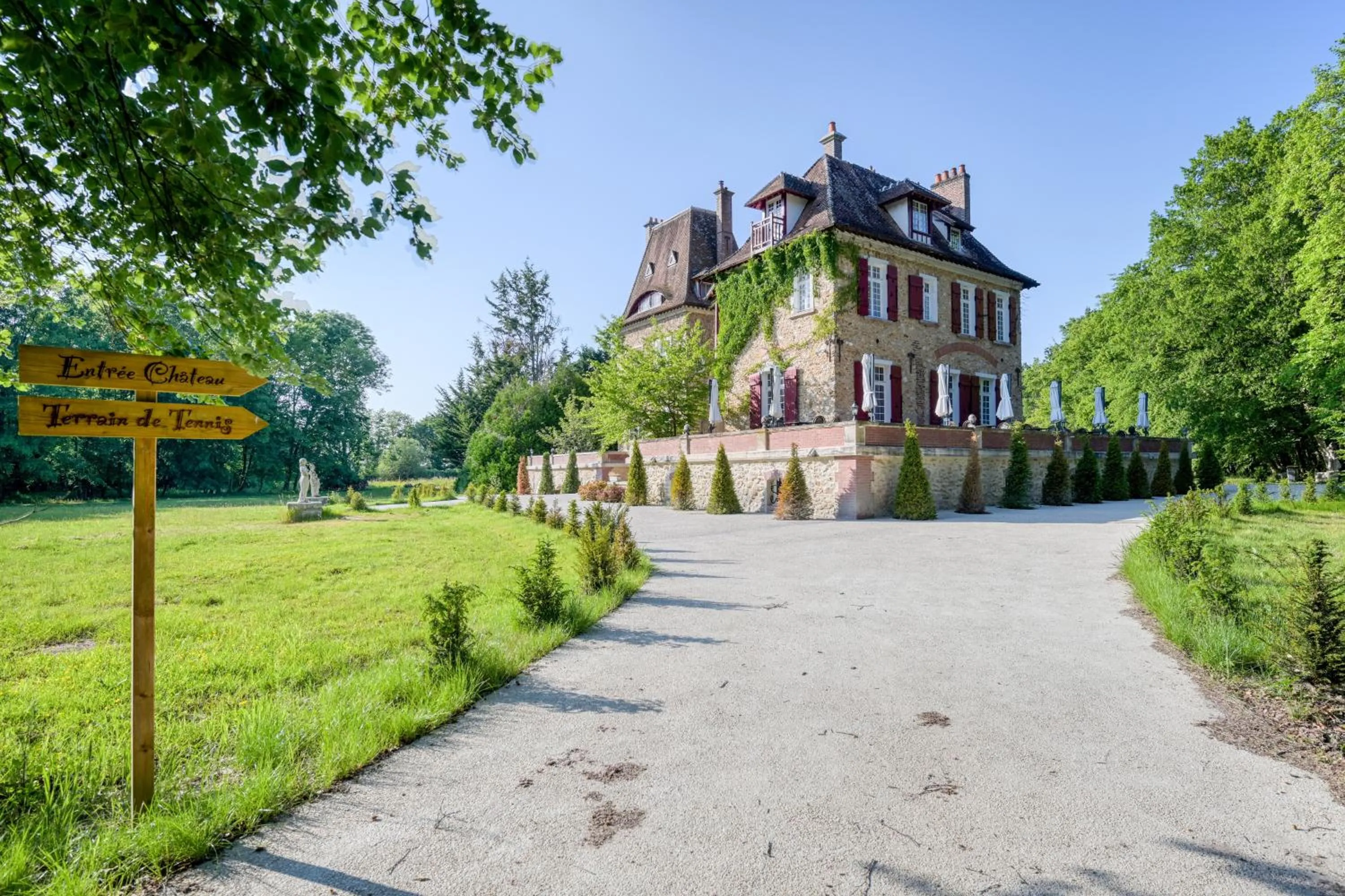 Le Petit Château de Barbizon au Bois du Mée