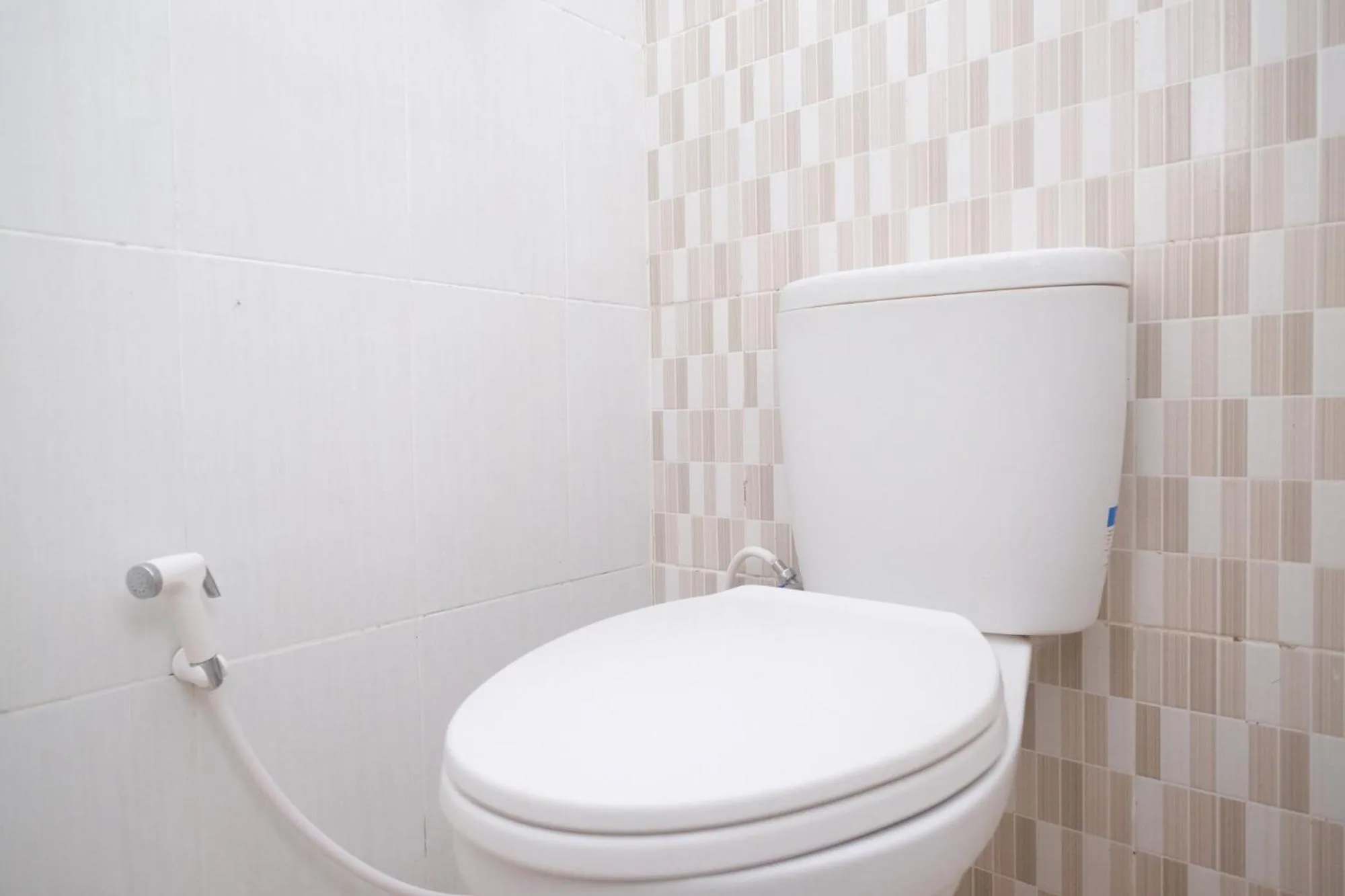 Toilet in RedDoorz Syariah near Universitas Mercu Buana Kampus 2 Yogyakarta