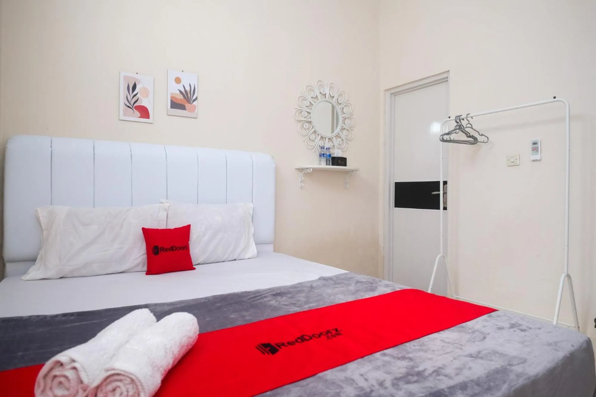 Bed in RedDoorz Syariah near Universitas Mercu Buana Kampus 2 Yogyakarta