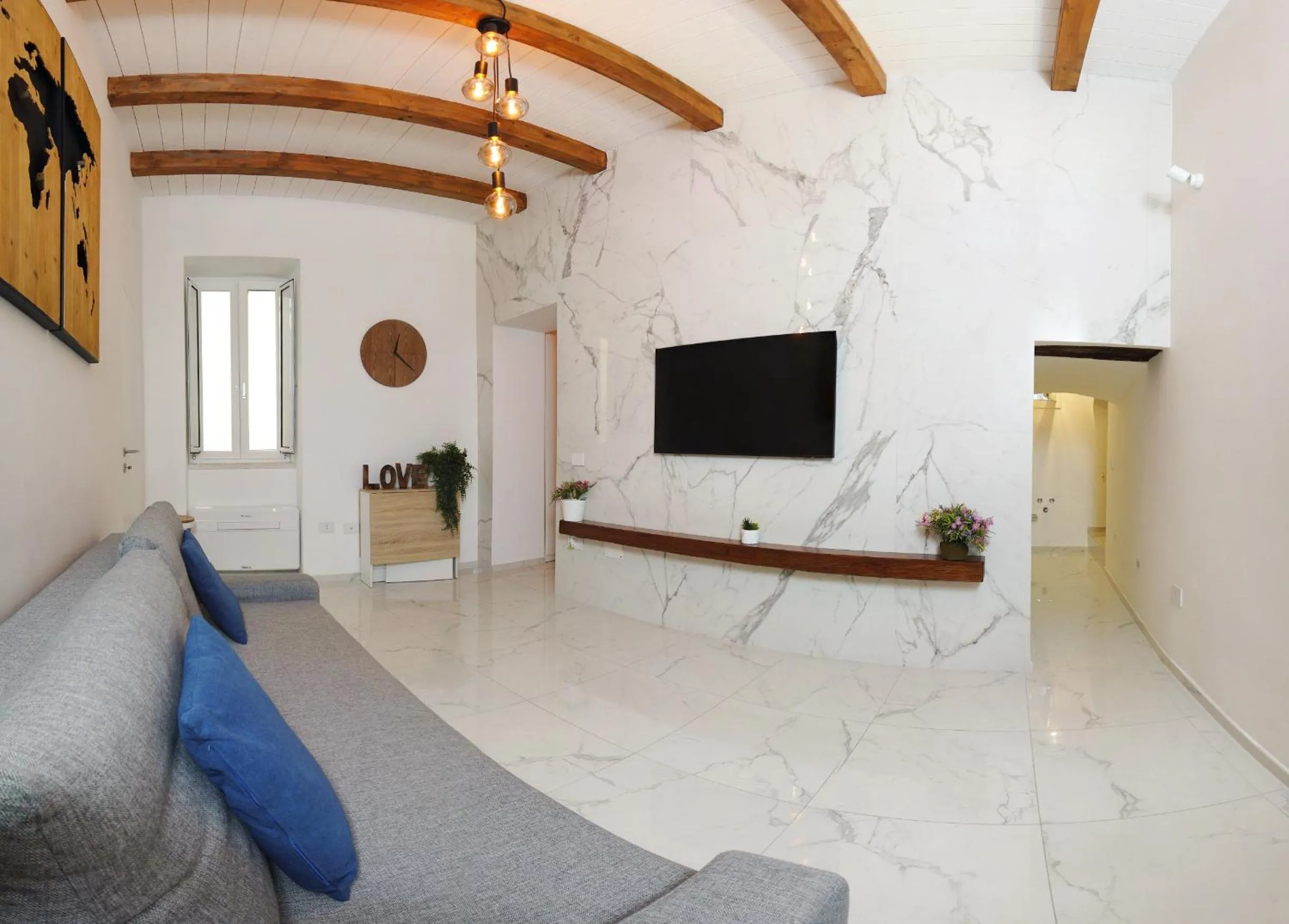 TV and multimedia in extra luxury apartment salerno center