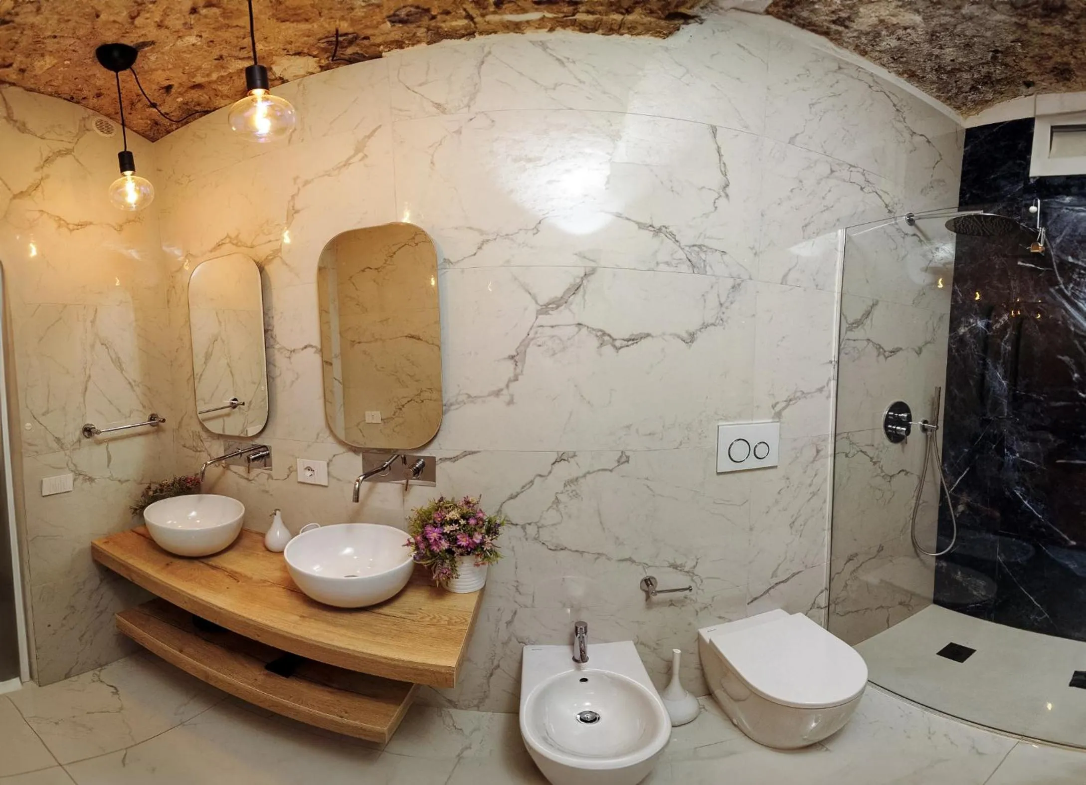 Shower in extra luxury apartment salerno center