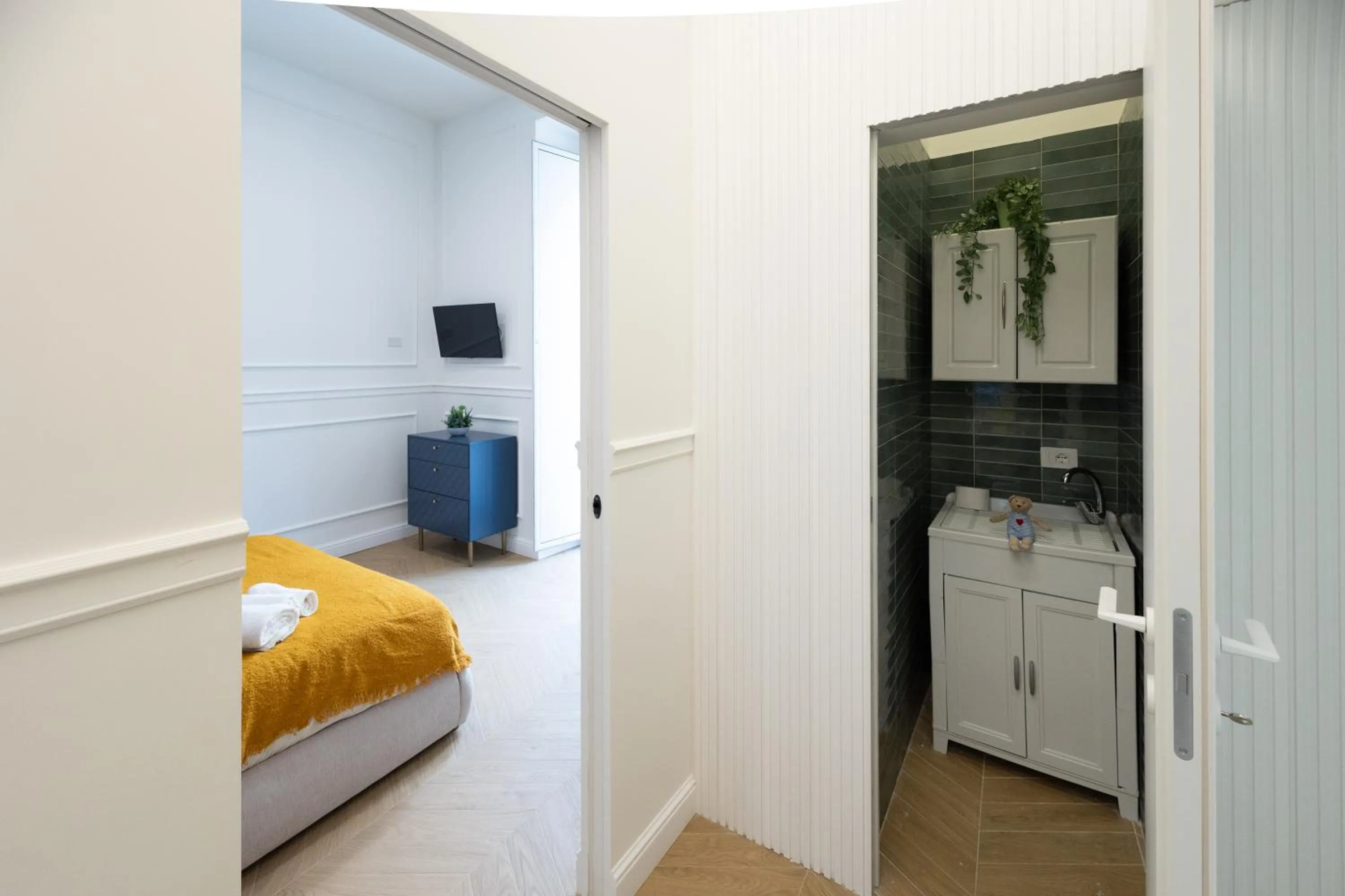 Photo of the whole room, Bed in extra luxury apartment salerno center