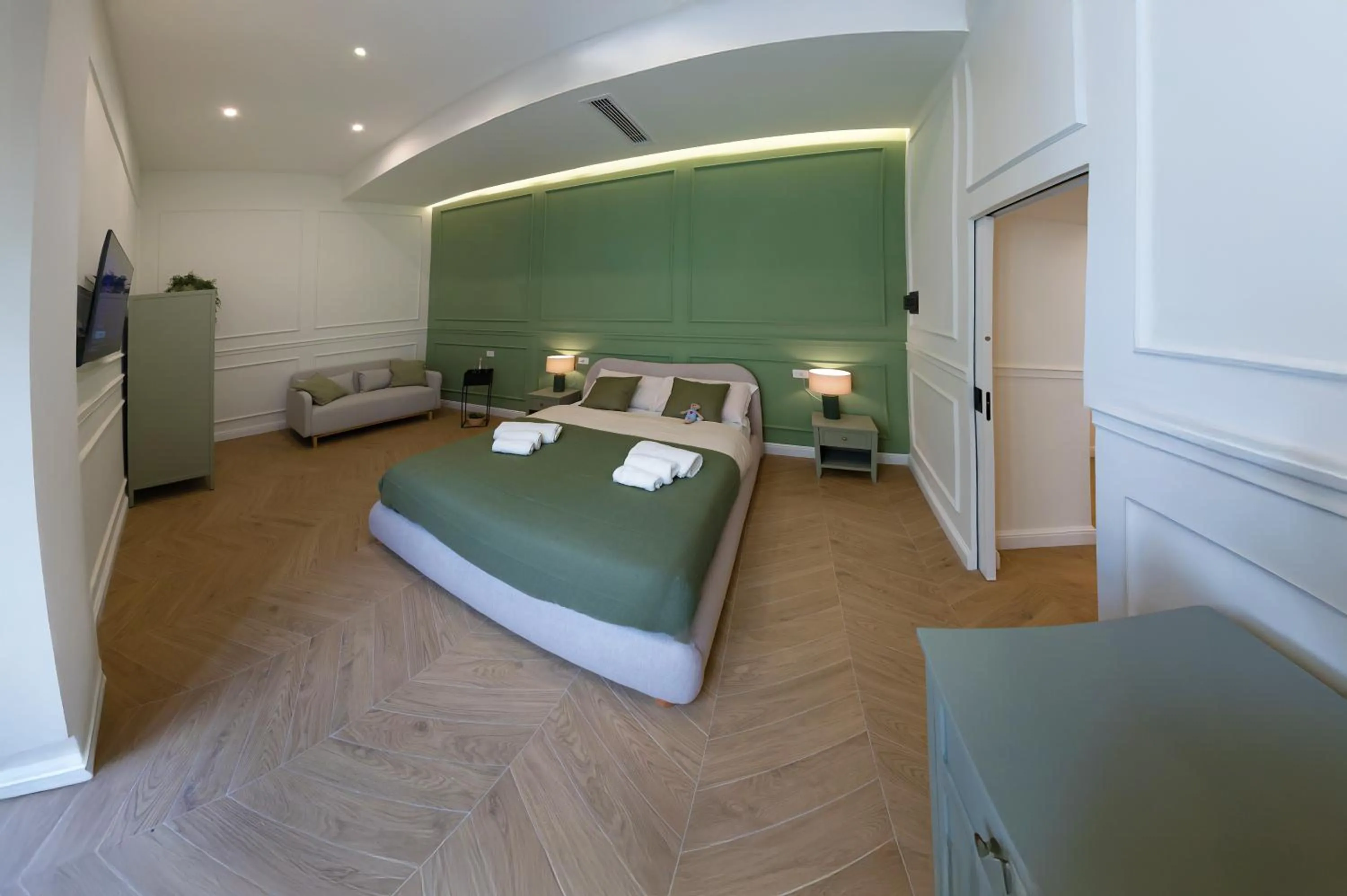 Photo of the whole room, Bed in extra luxury apartment salerno center