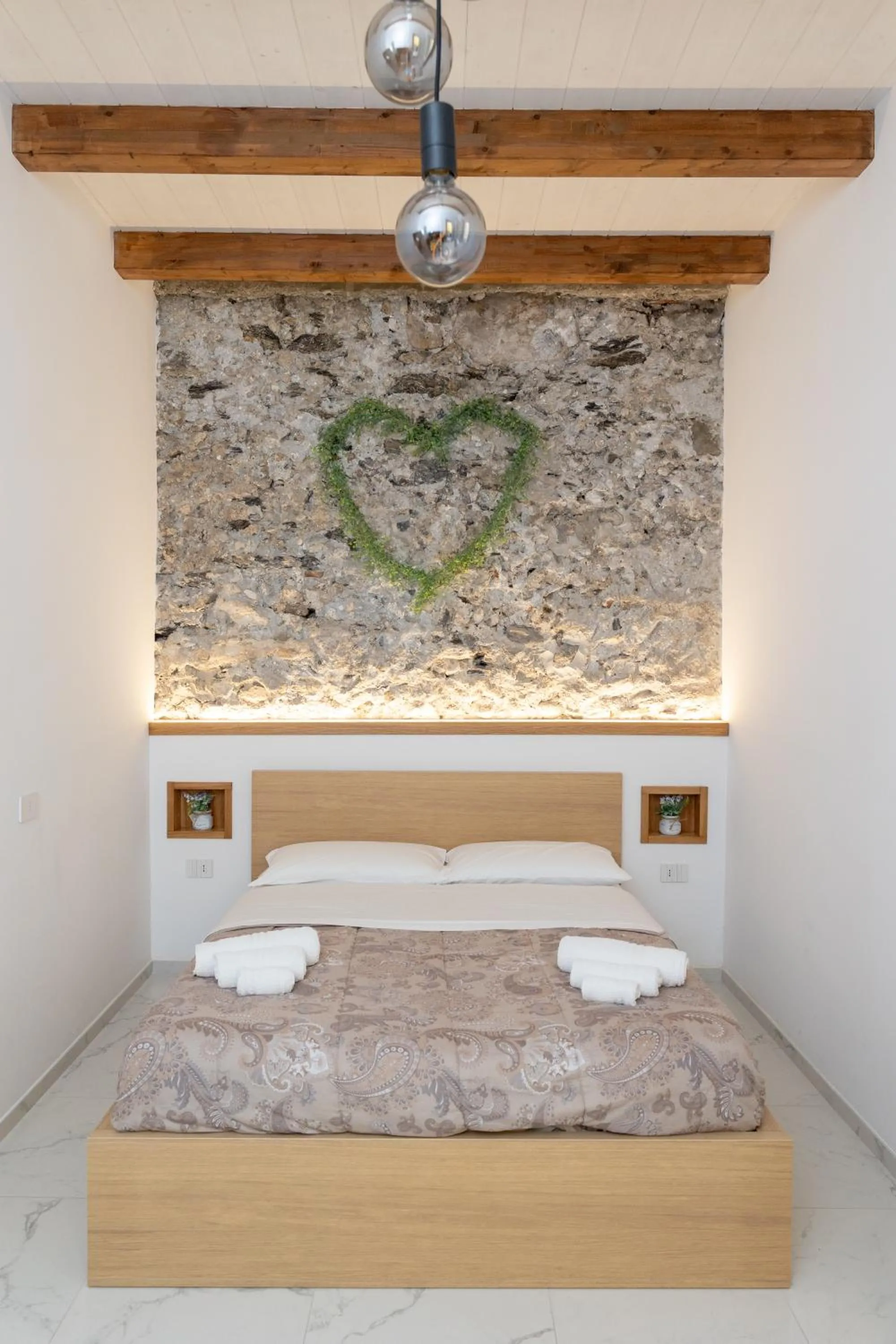 Bed in extra luxury apartment salerno center