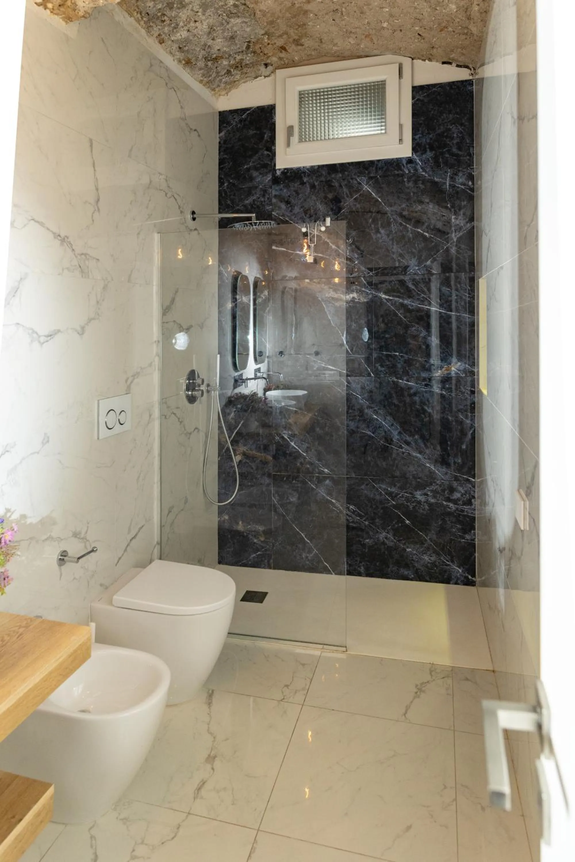 Shower in extra luxury apartment salerno center