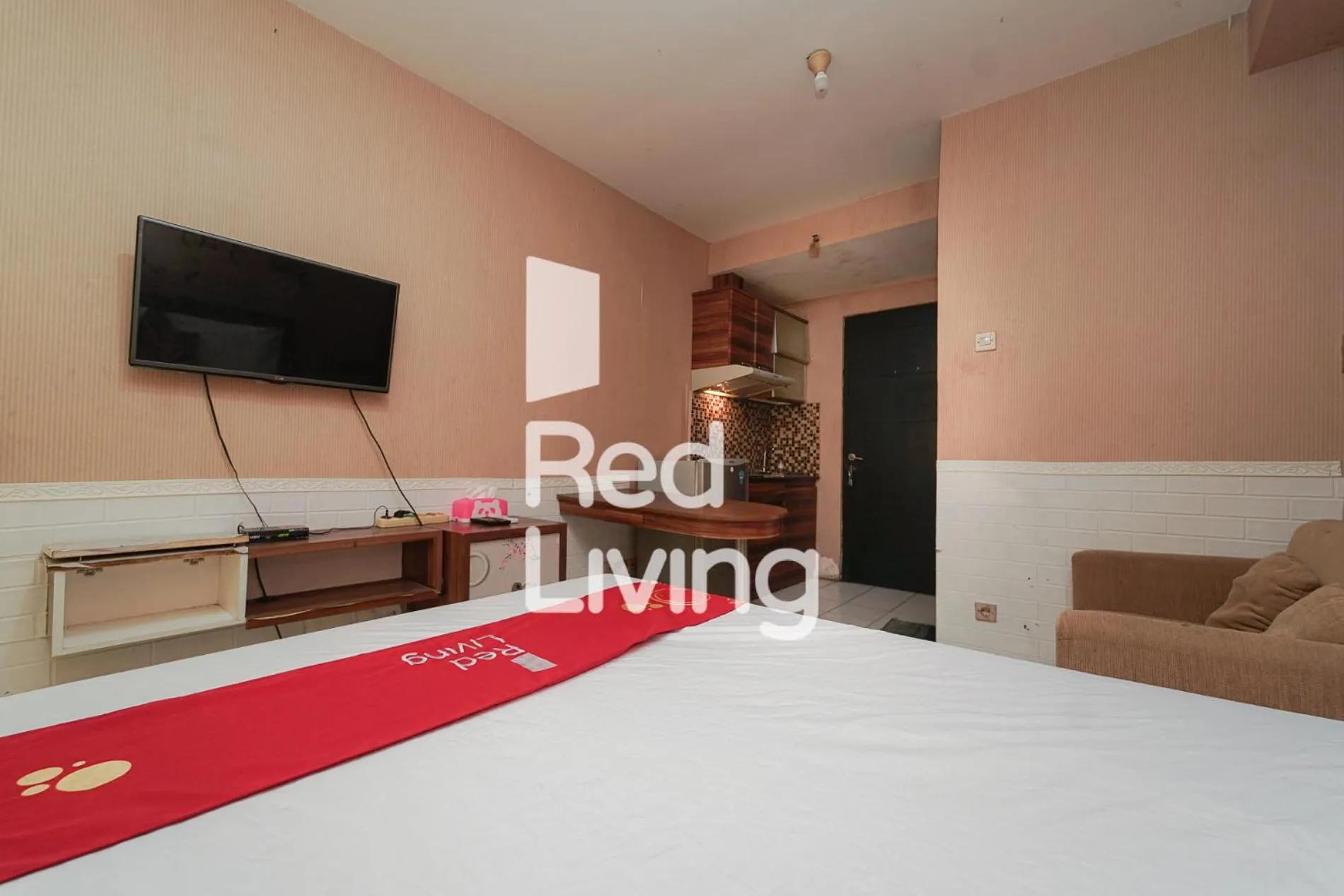 Photo of the whole room, Bed in RedLiving Apartemen Paragon Village Karawaci - Ujang Rooms