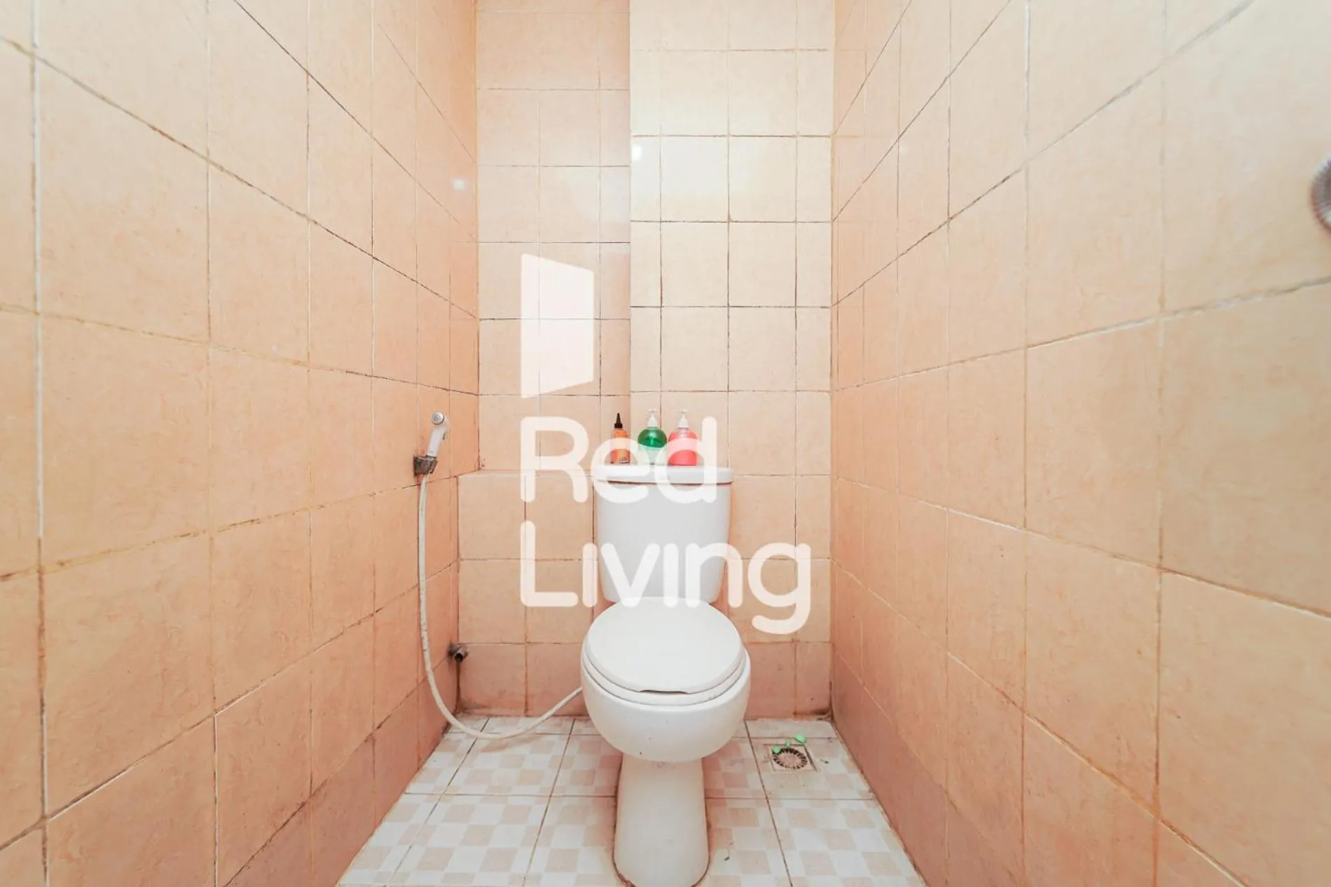 Bathroom in RedLiving Apartemen Paragon Village Karawaci - Ujang Rooms