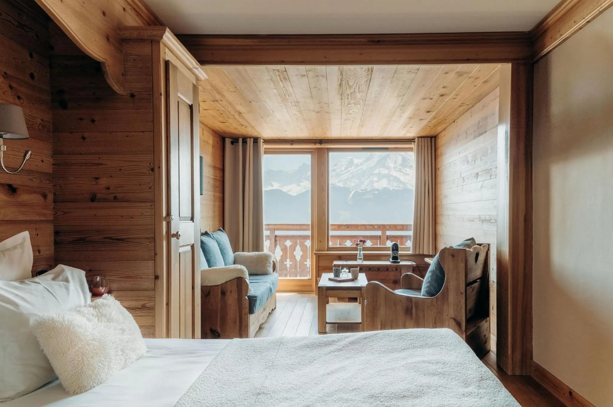 Photo of the whole room, Bed in Le Chalet Hôtel Cordon Adults Only