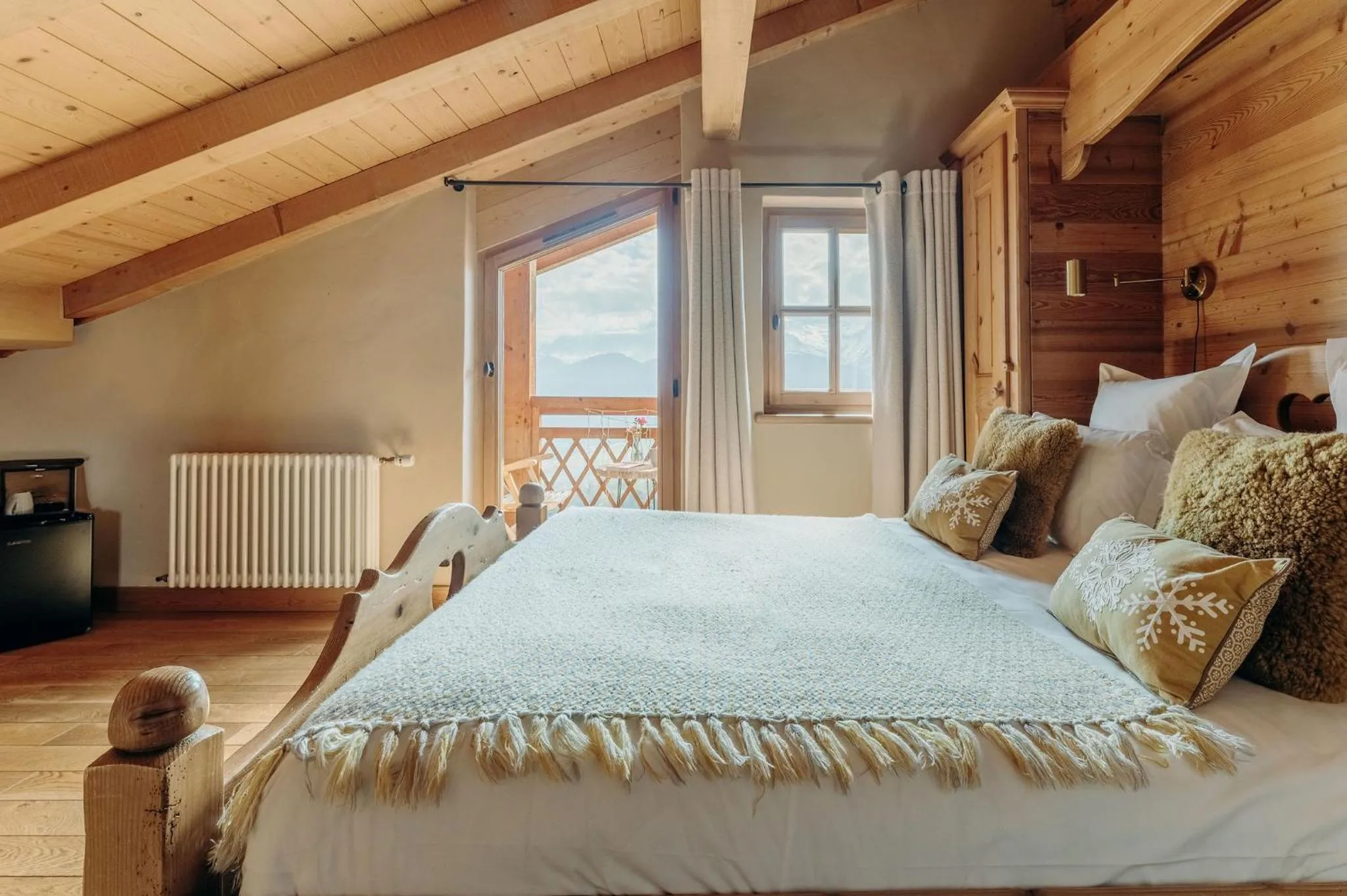 Photo of the whole room, Bed in Le Chalet Hôtel Cordon Adults Only