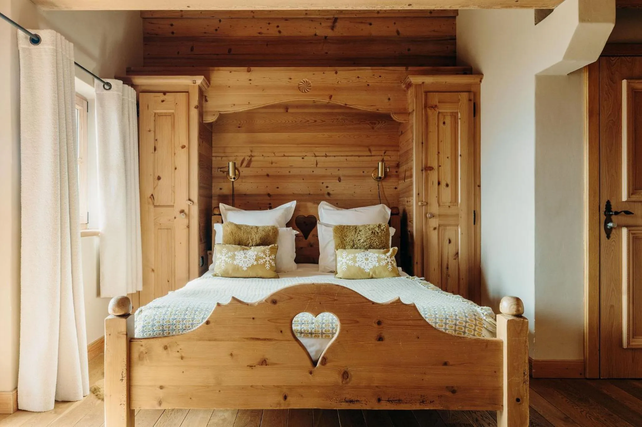 Bedroom, Bed in Le Chalet Hôtel Cordon Adults Only