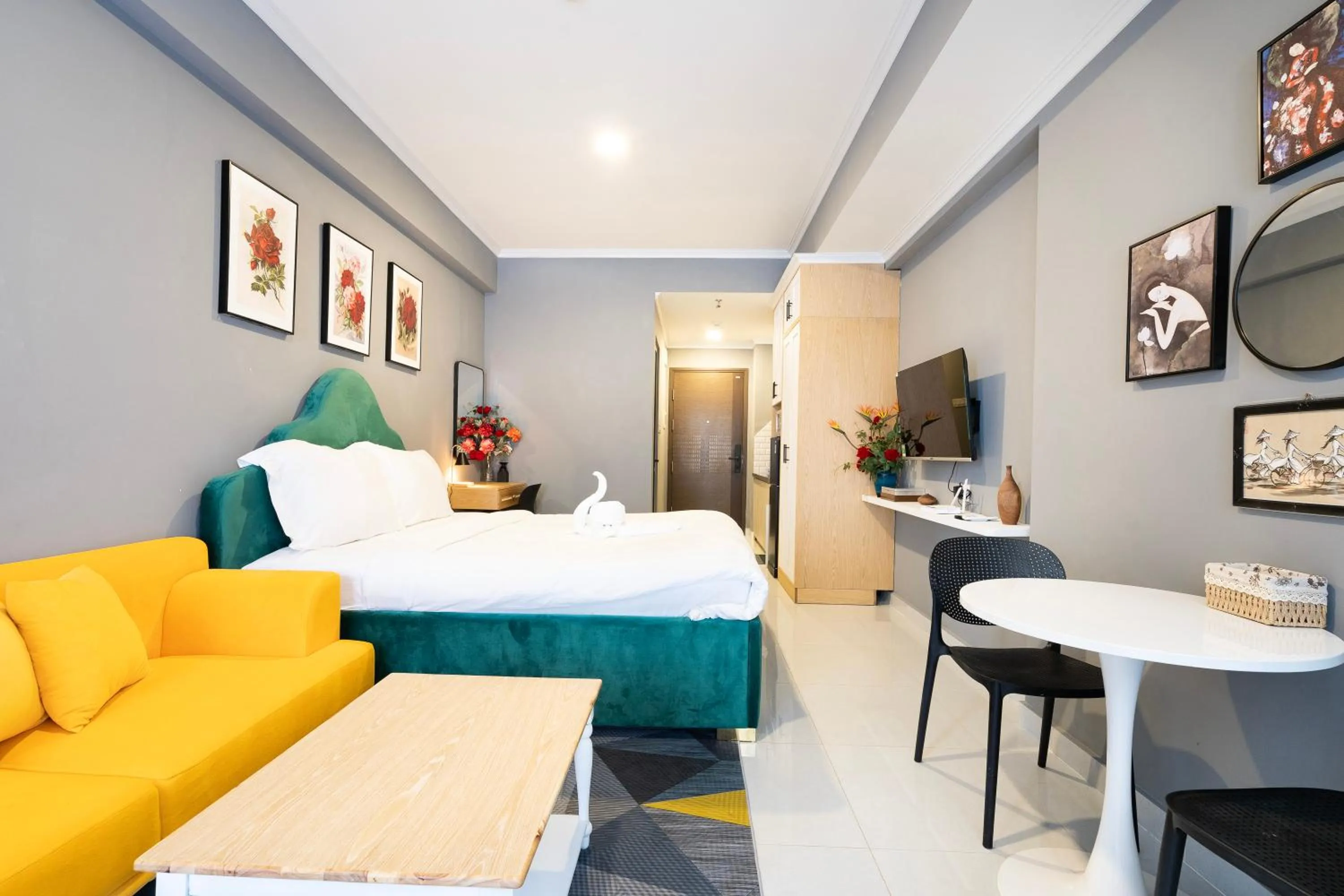 Bed in Otis Soho Saigon Balcony Apartment