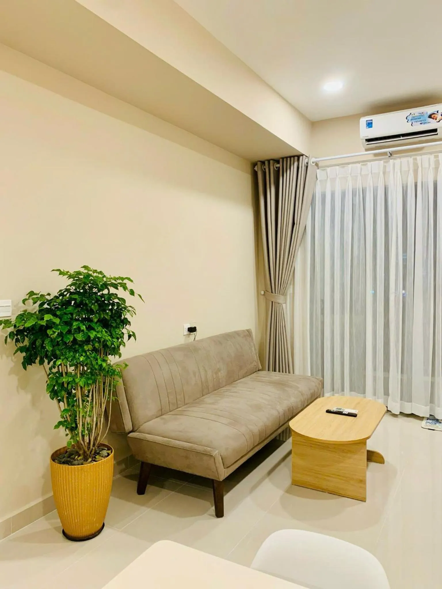 Otis Soho Saigon Balcony Apartment