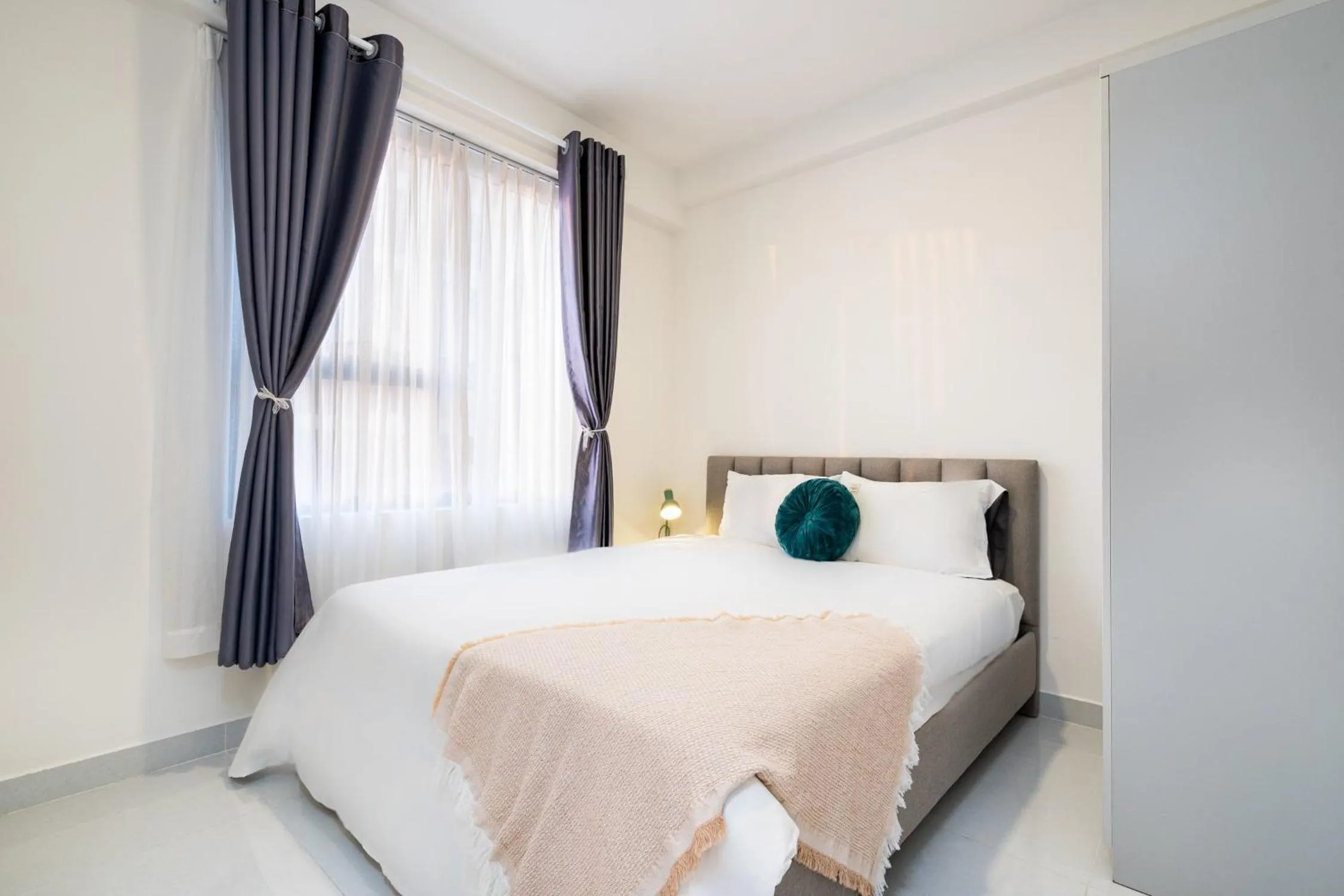 Guests, Bed in Otis Soho Saigon Balcony Apartment