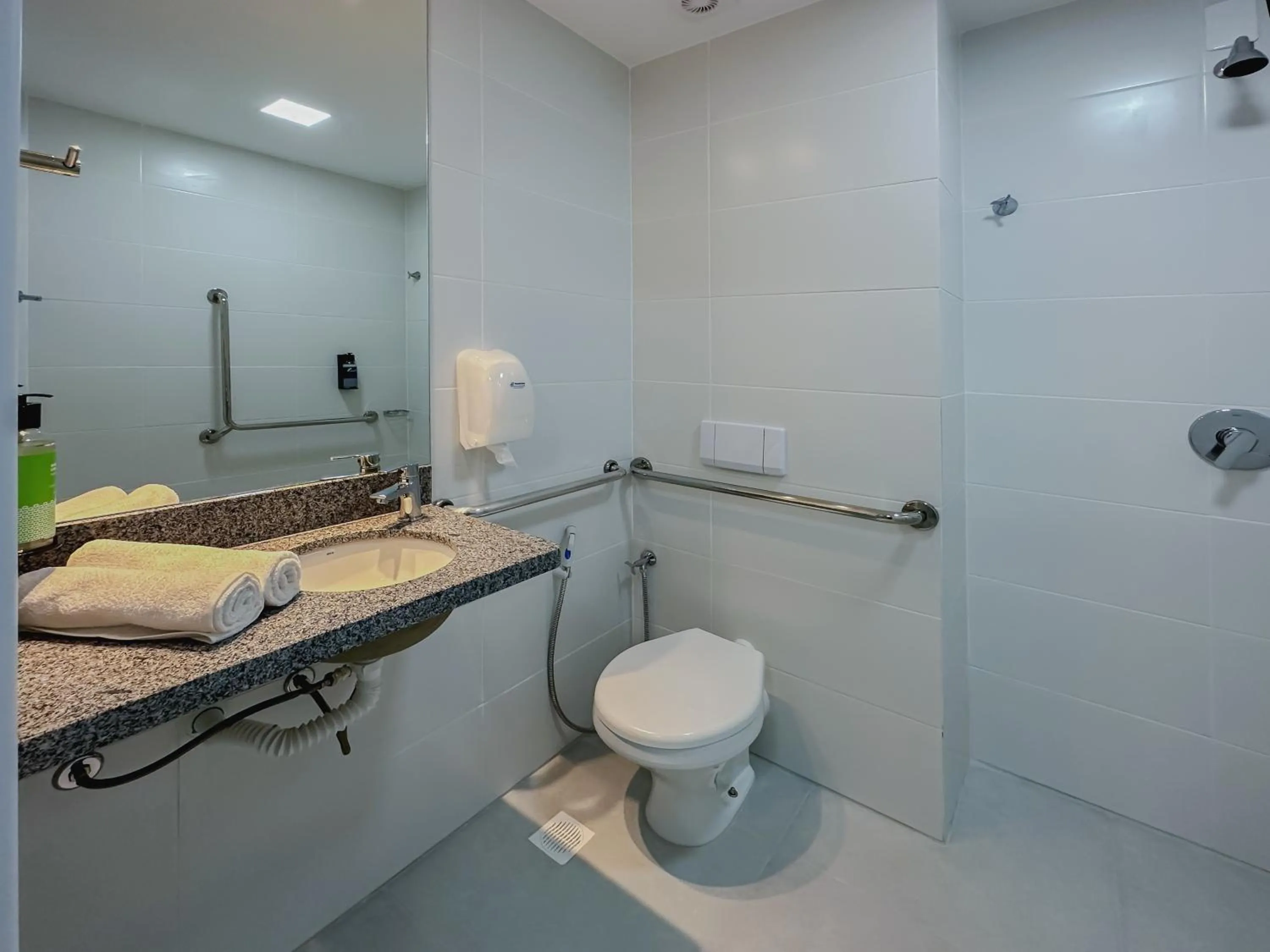 Bathroom in Go Inn Aracruz