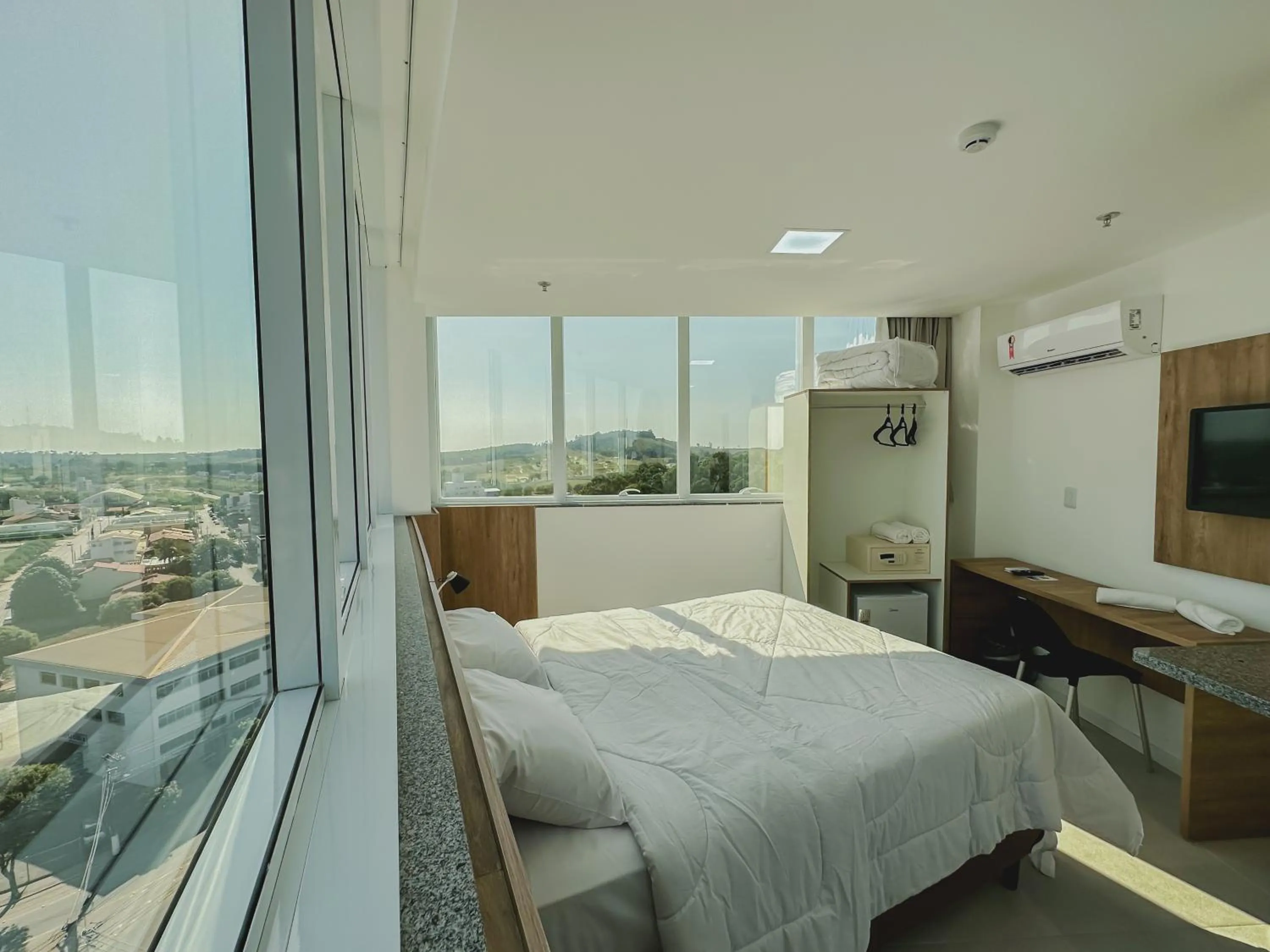 air conditioner, Bed in Go Inn Aracruz