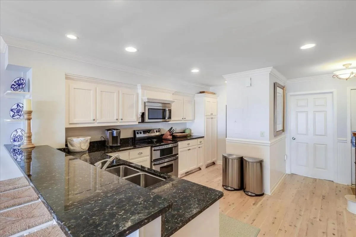 Kitchen or kitchenette in Beach Club Villa 30 - Coastal Oceanfront! Pool! Walkout!