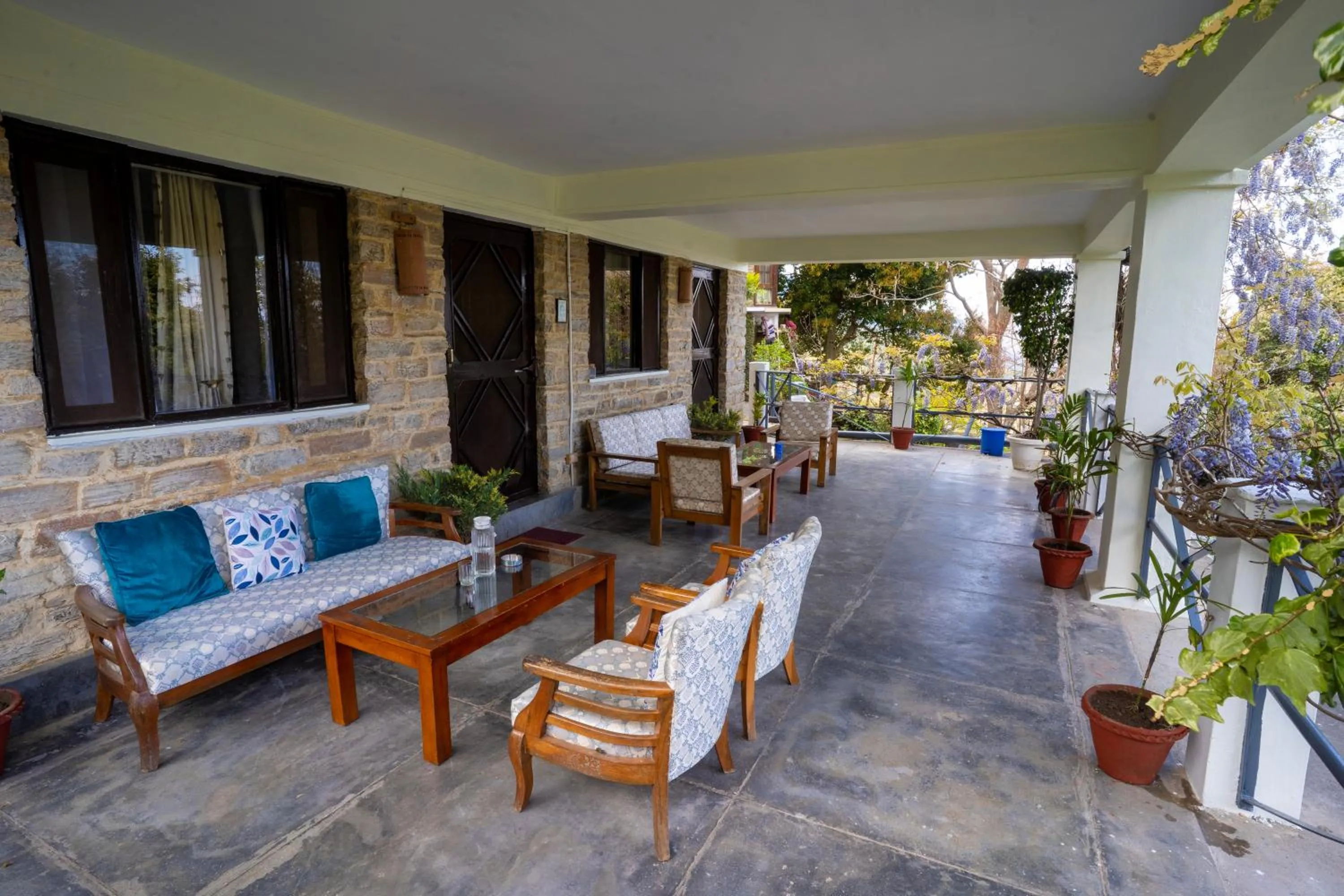 Patio in Avenida Snowcap Retreat