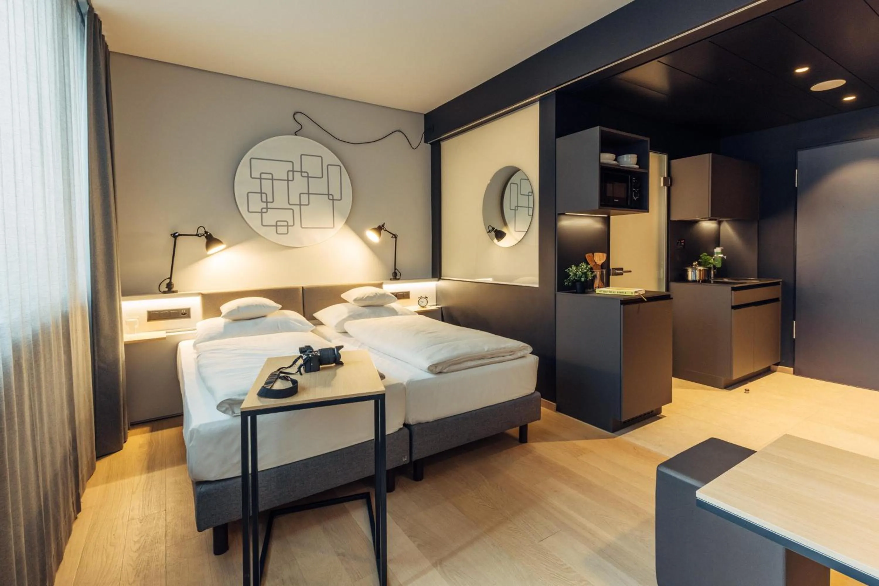 Photo of the whole room, Bed in harry's home Zürich-Limmattal