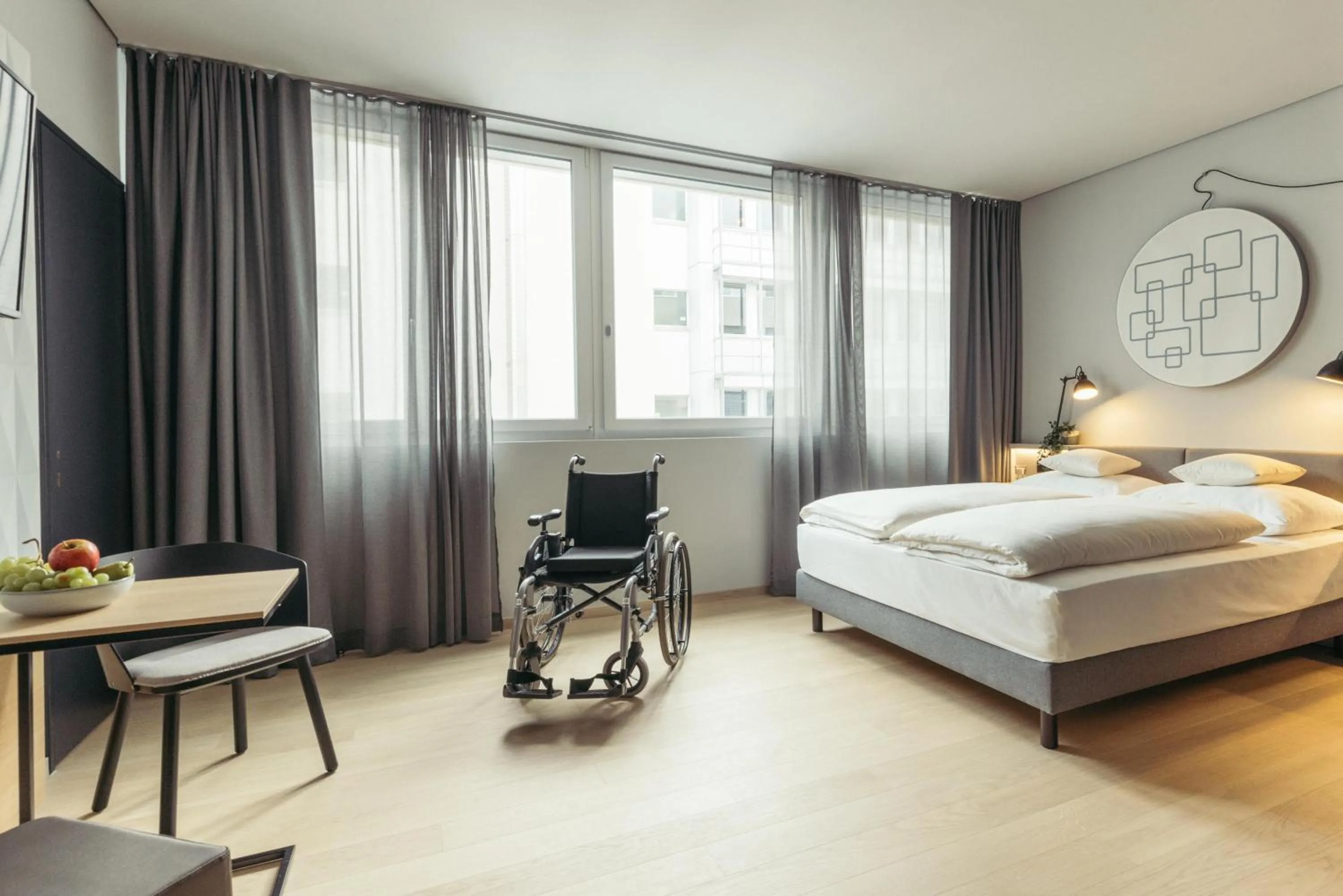 Photo of the whole room, Bed in harry's home Zürich-Limmattal