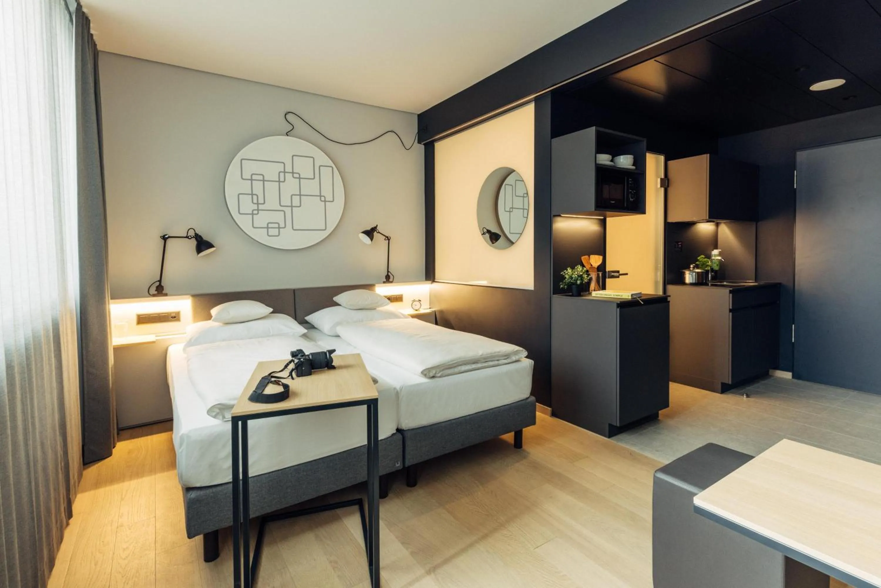 Photo of the whole room, Bed in harry's home Zürich-Limmattal