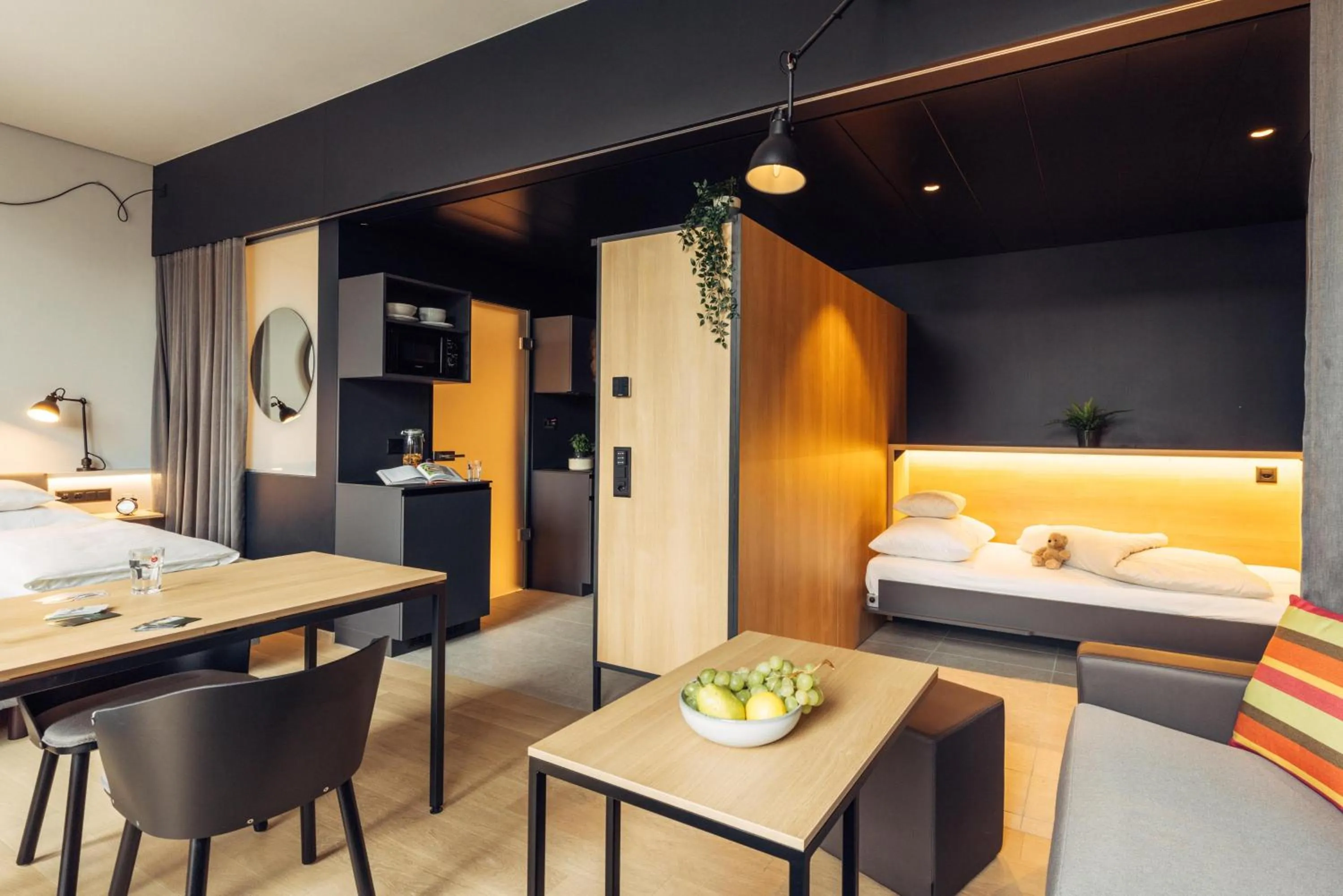 Photo of the whole room, Bed in harry's home Zürich-Limmattal