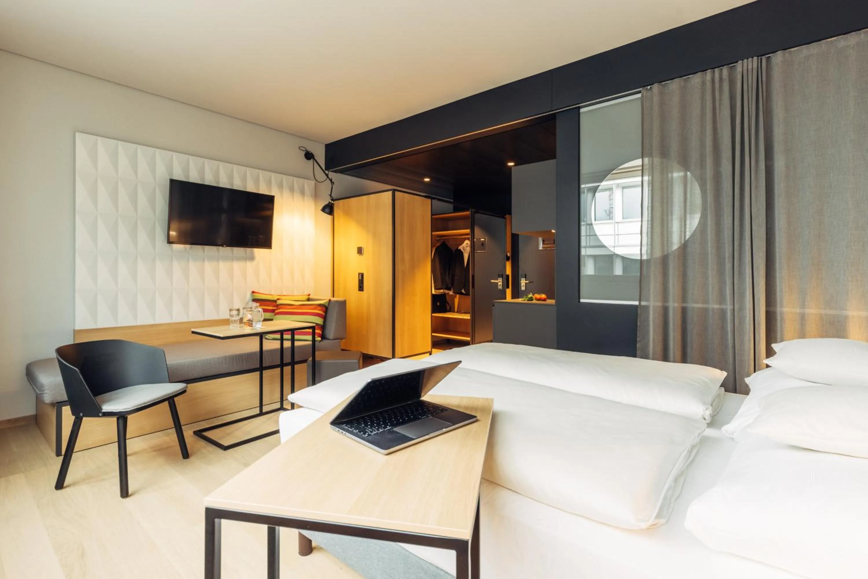 Seating area, Bed in harry's home Zürich-Limmattal