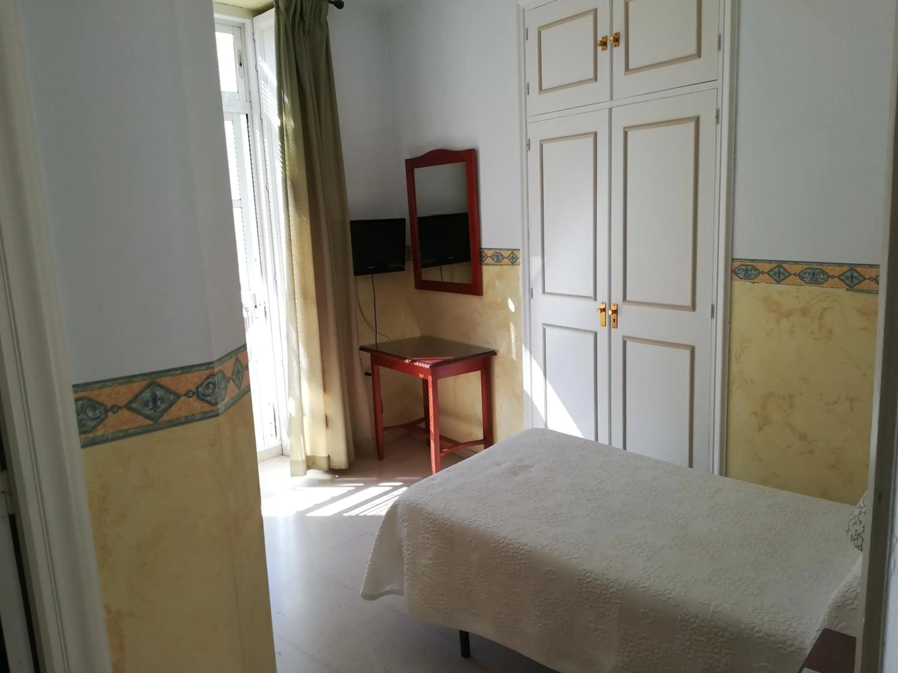 Photo of the whole room, Bed in Nuevo Hotel