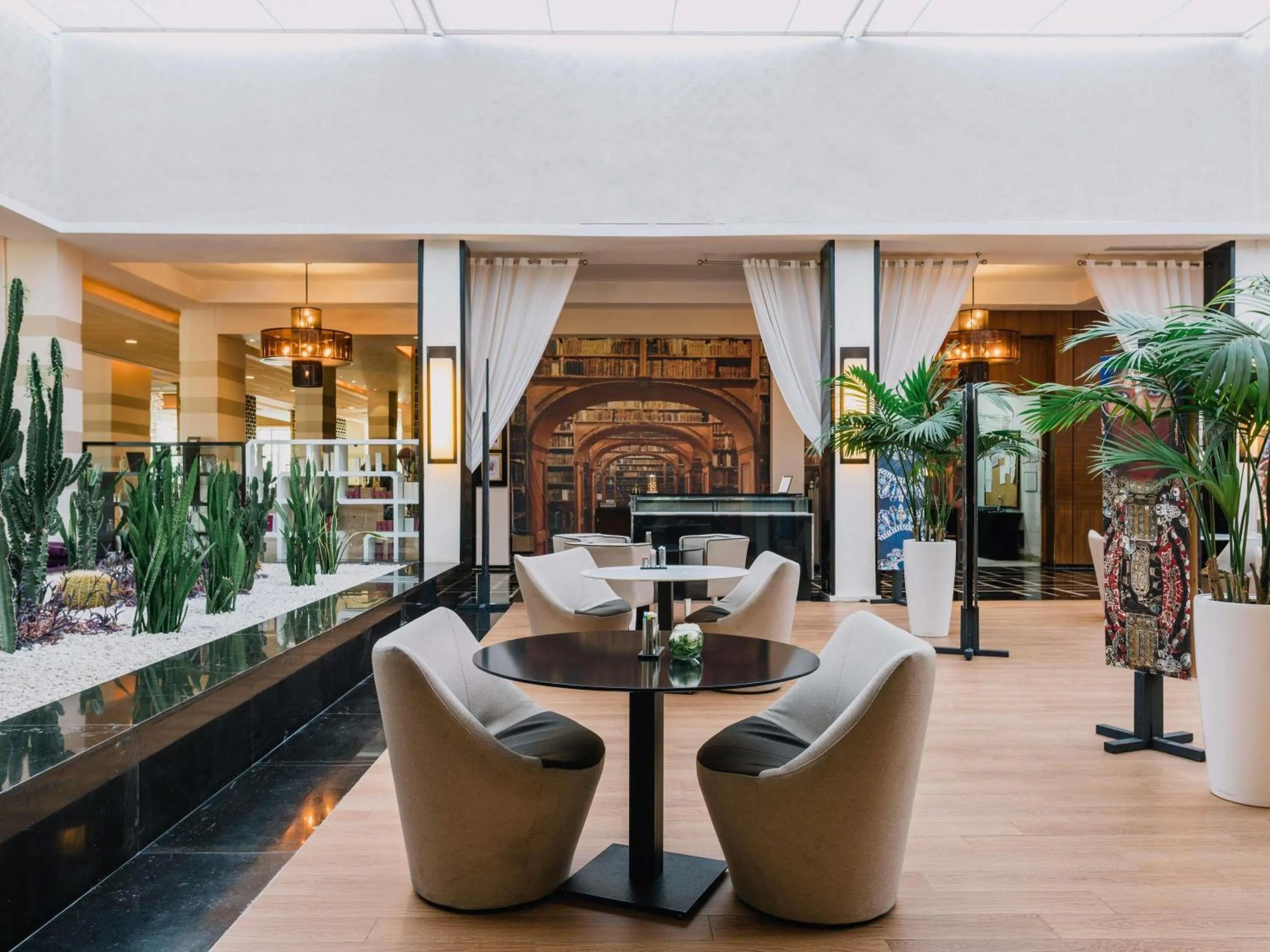 Lounge or bar in Sofitel Rabat Jardin Des Roses