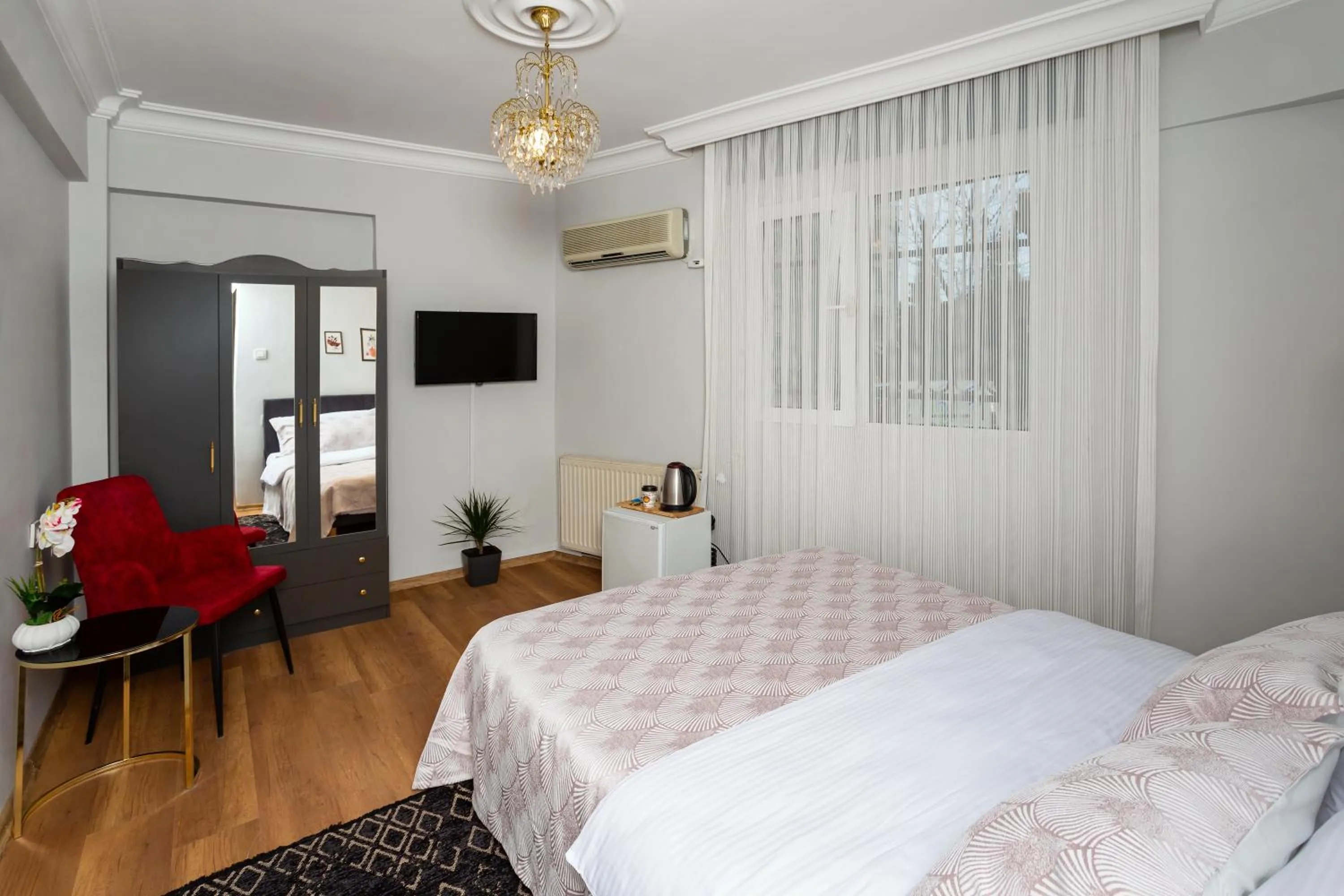 Bed in 8 Rooms House