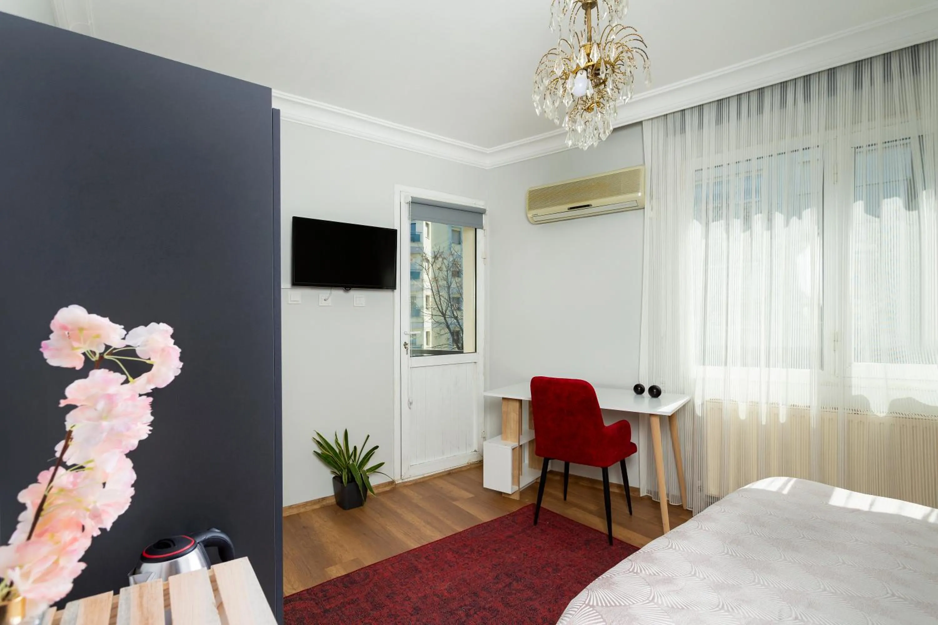 TV and multimedia, Bed in 8 Rooms House