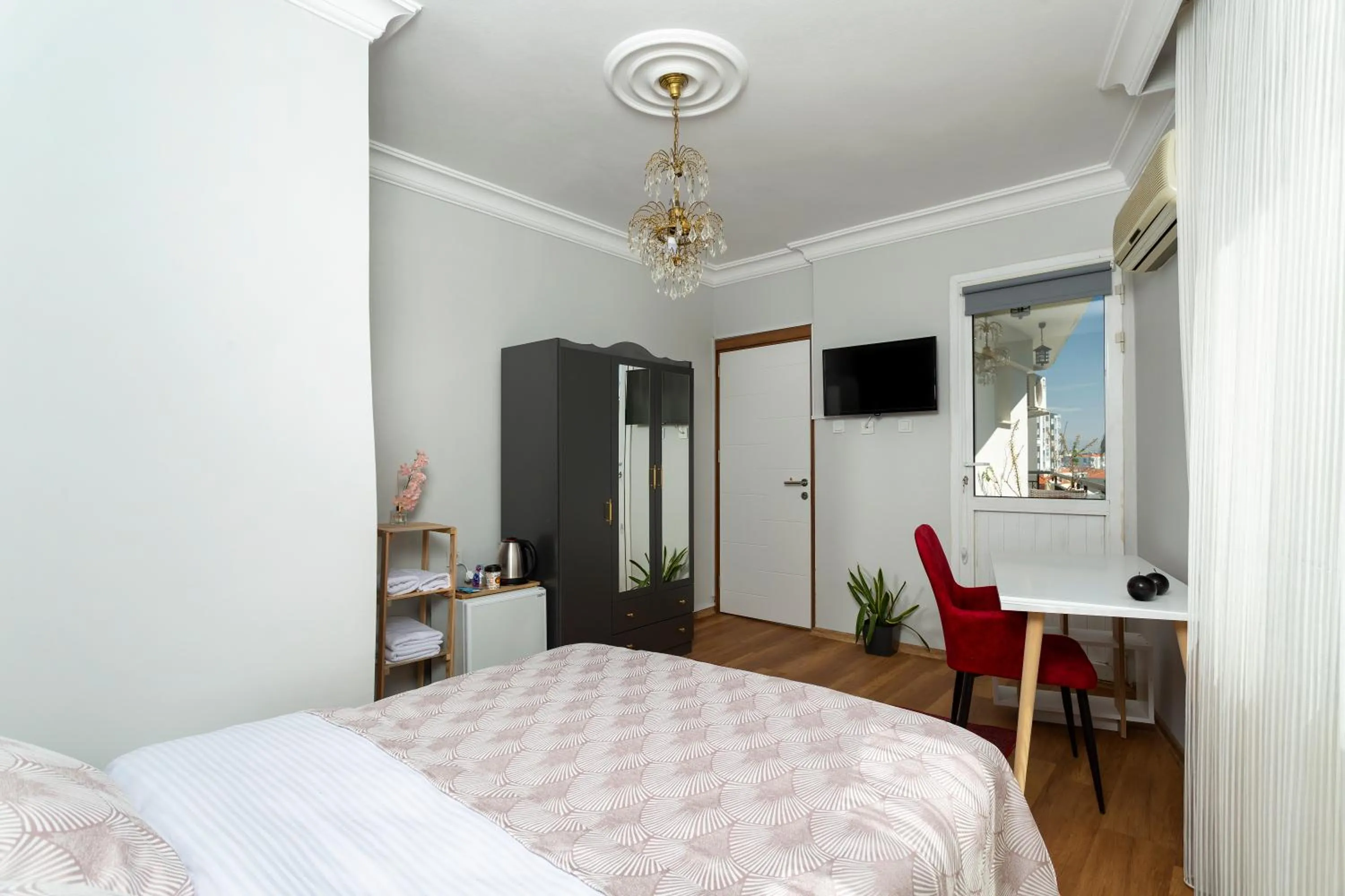 Bed in 8 Rooms House