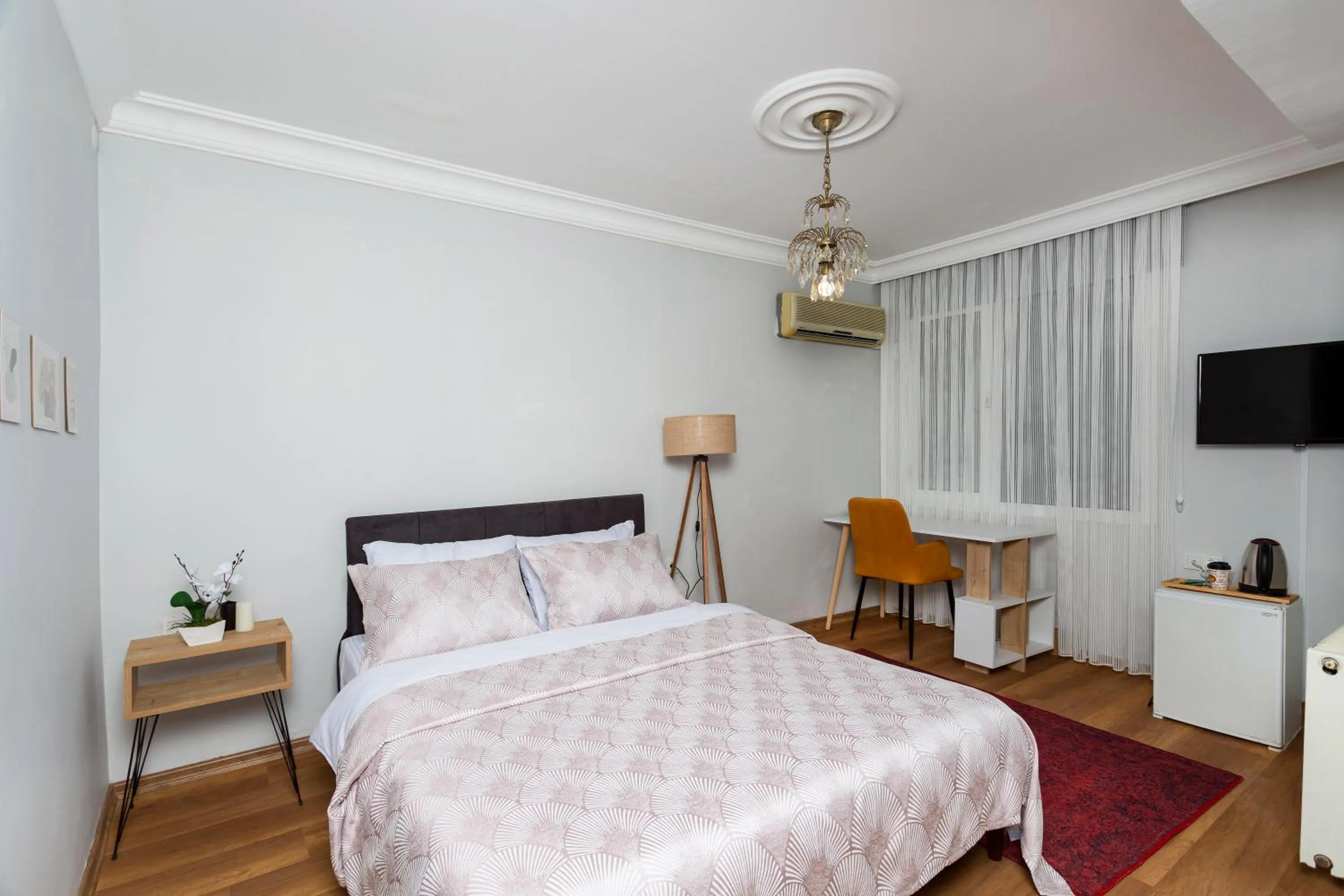 Bed in 8 Rooms House