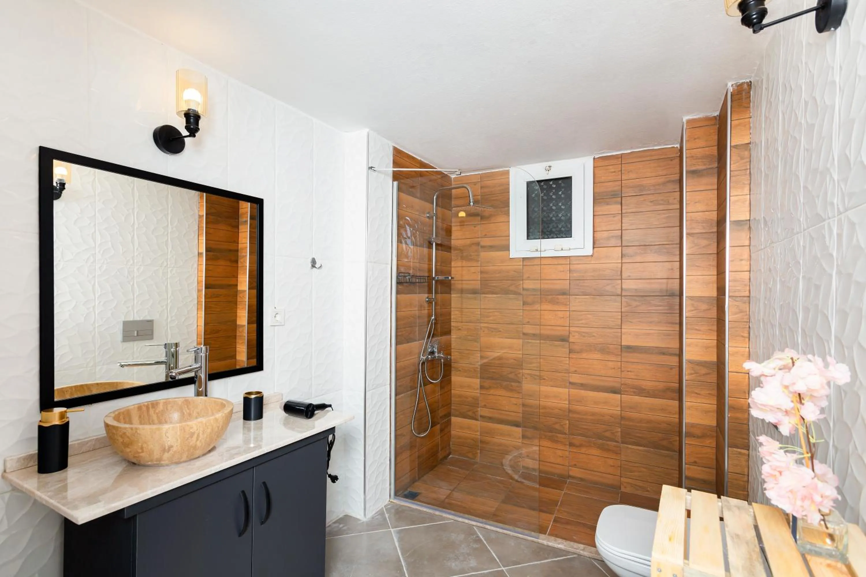 Shower in 8 Rooms House