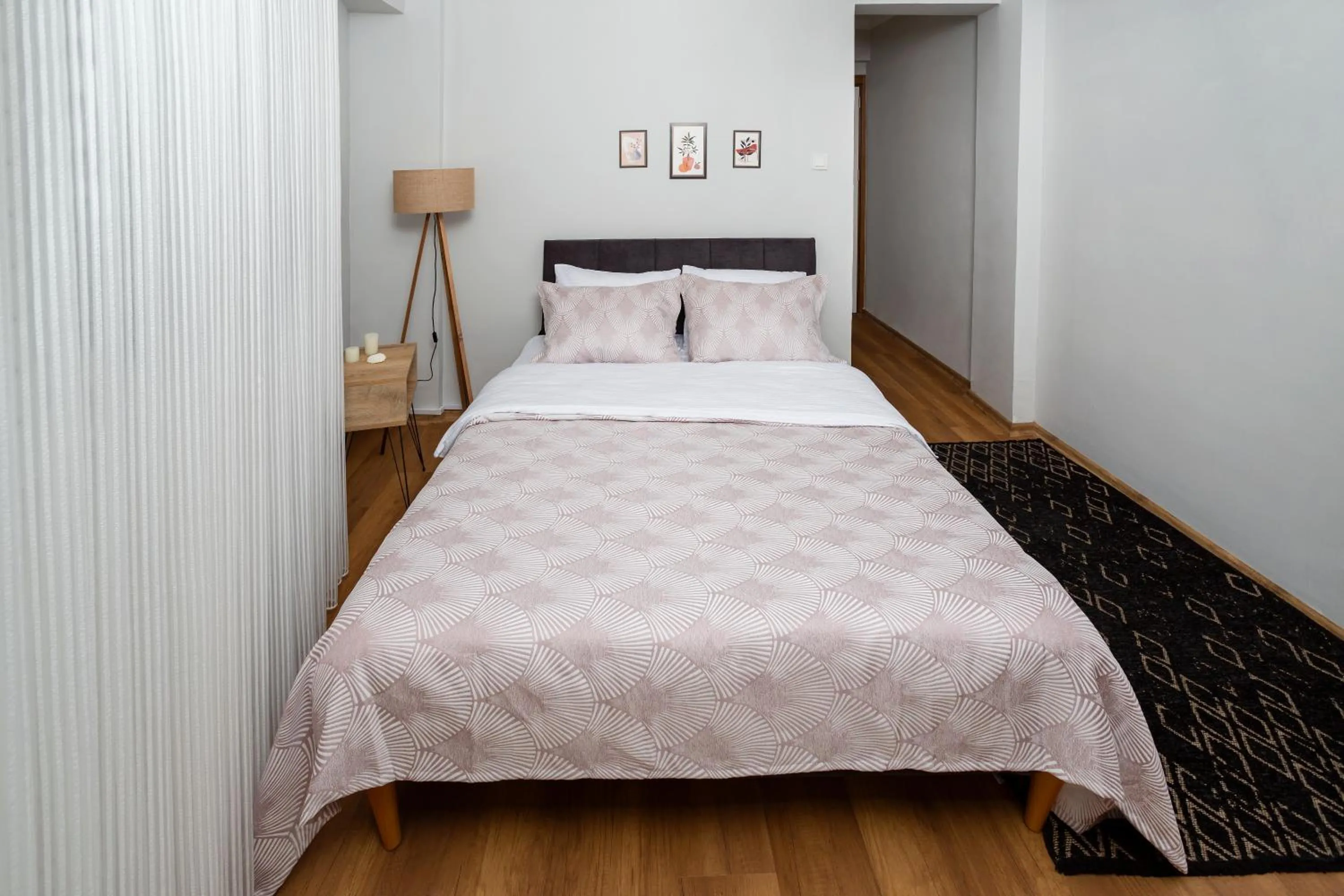 Bed in 8 Rooms House