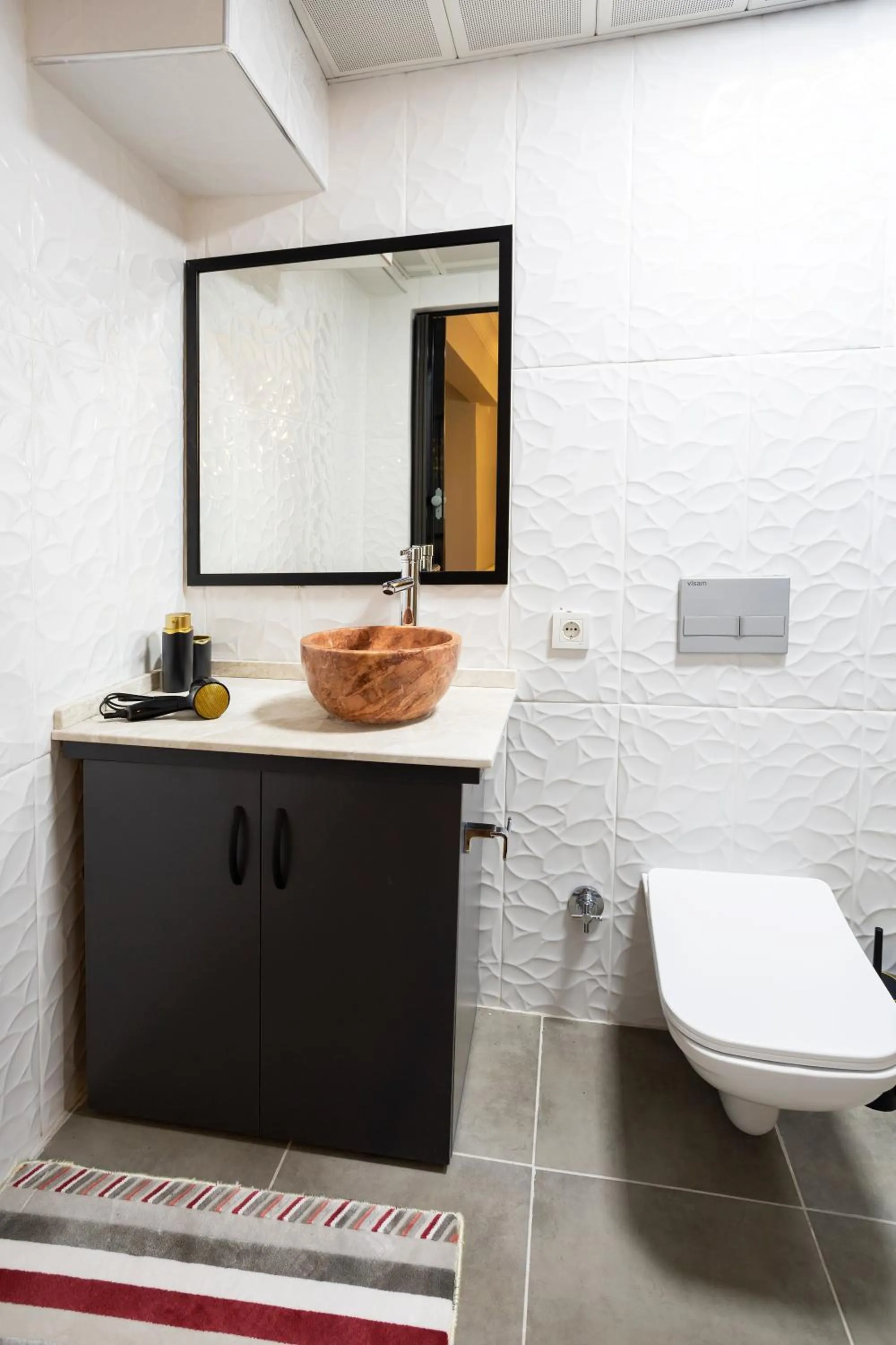 Toilet in 8 Rooms House