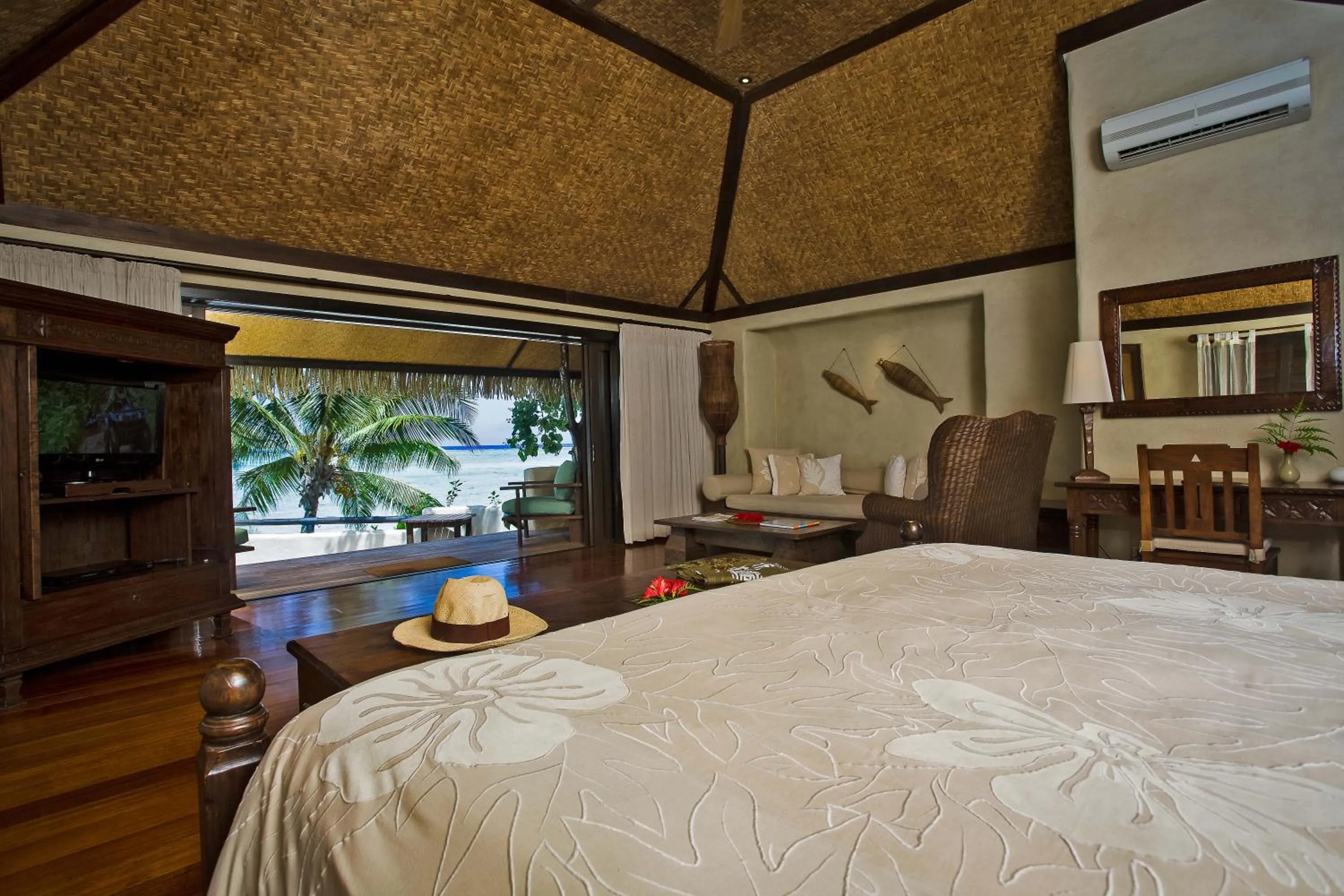Photo of the whole room, Bed in Pacific Resort Aitutaki - Adults Only