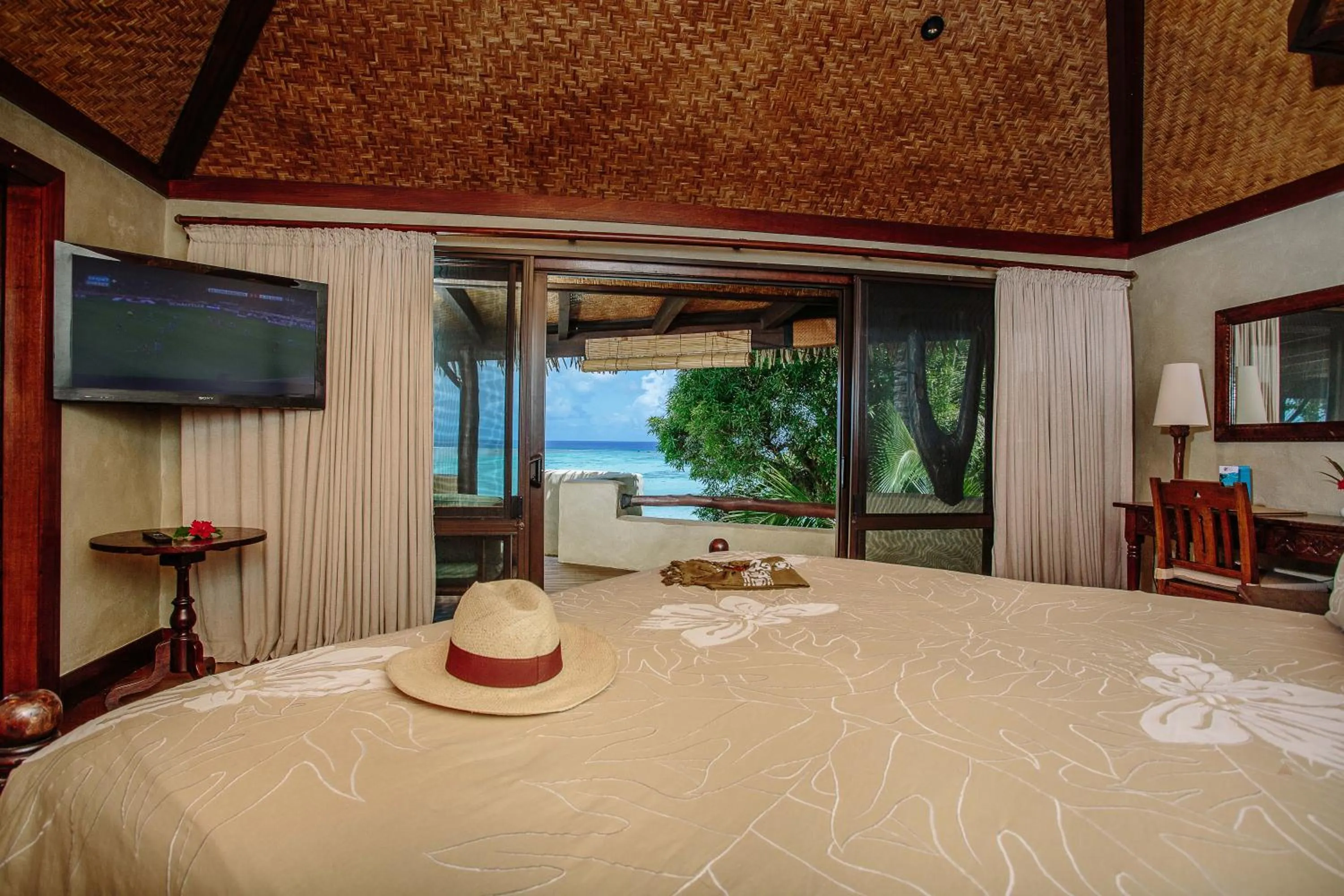 Sea view, Bed in Pacific Resort Aitutaki - Adults Only
