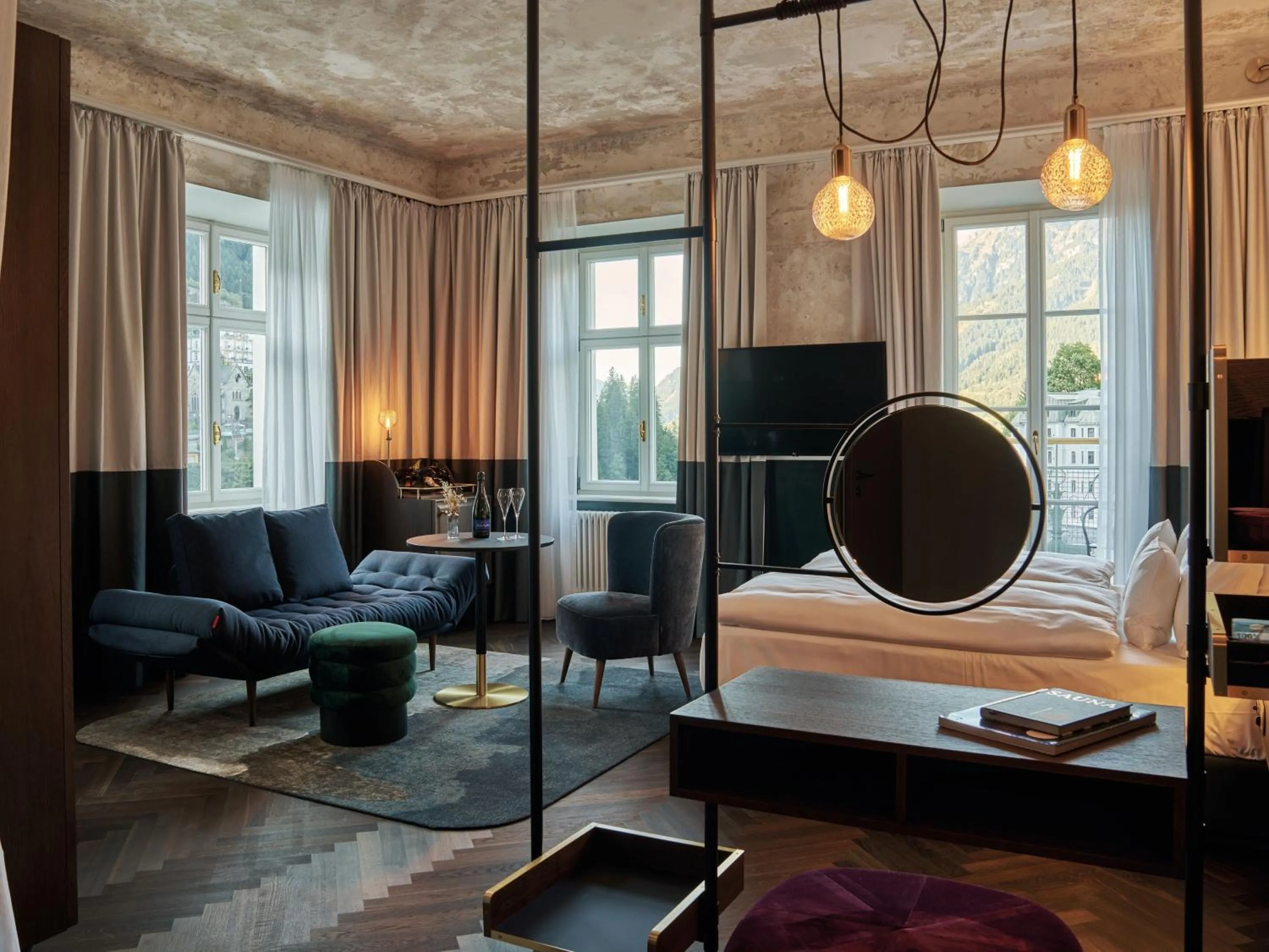 Living room, Bed in A-ROSA Straubinger Grand Hotel Bad Gastein - Adults Only