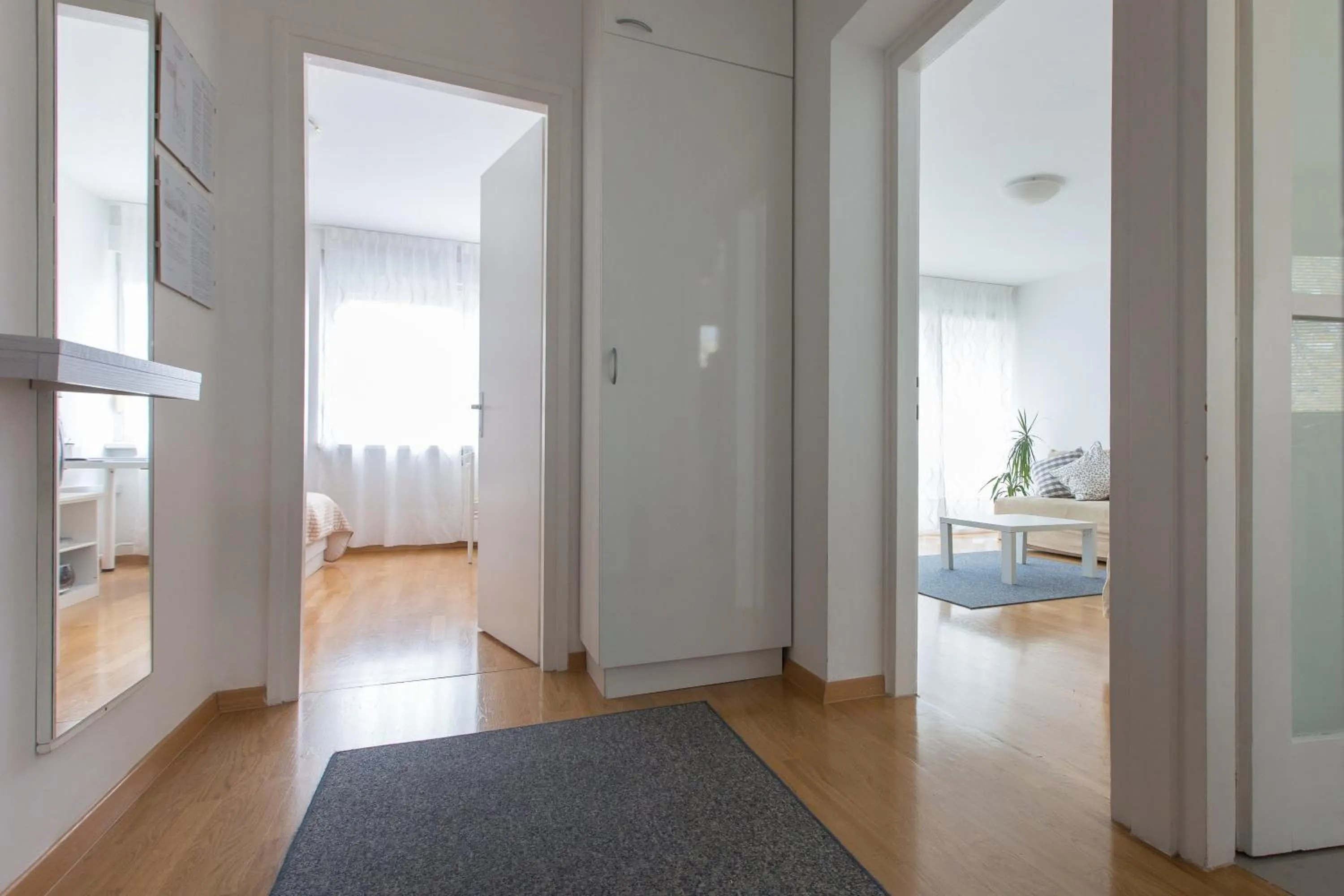 Photo of the whole room in Central point