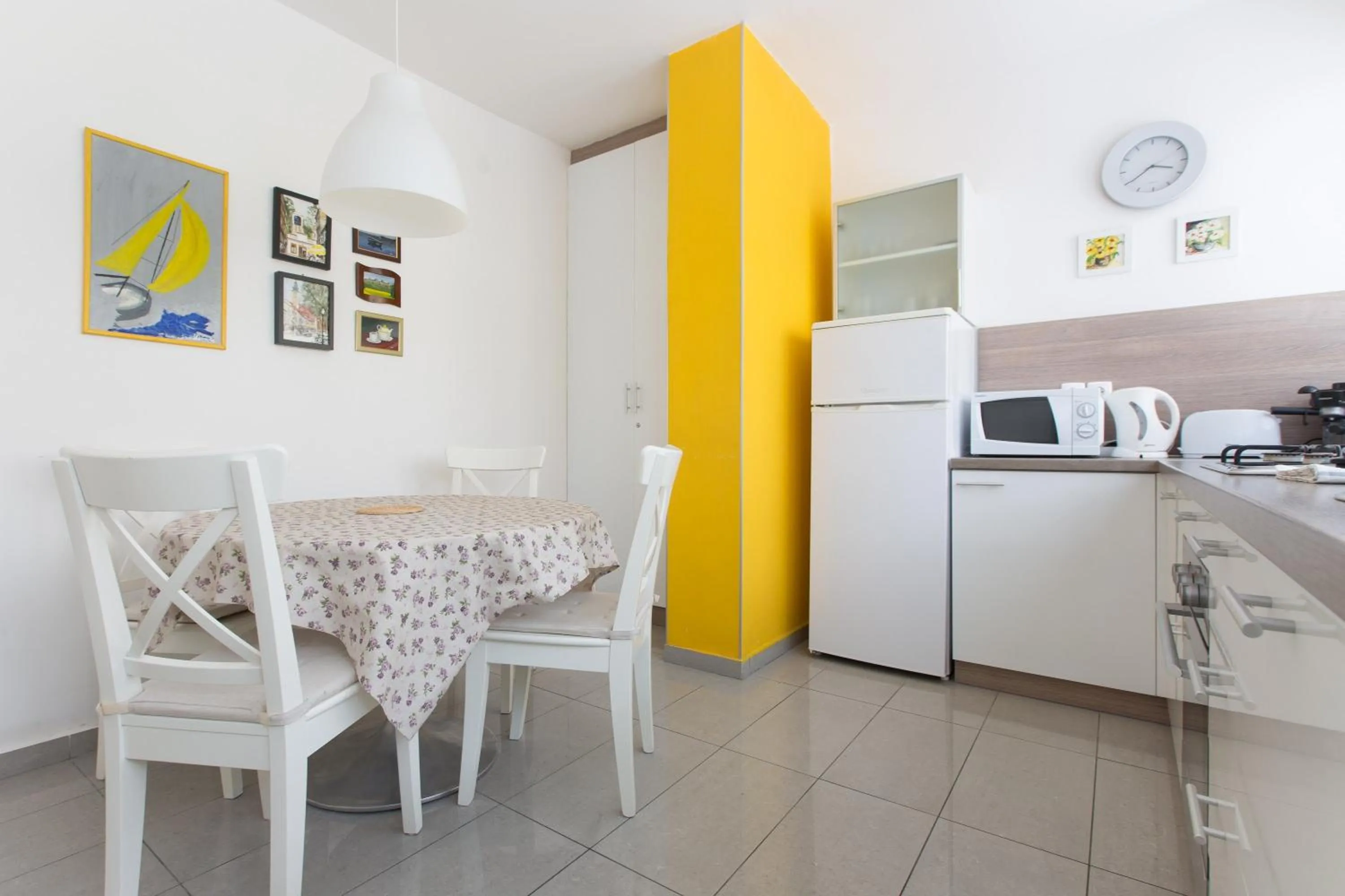 Kitchen or kitchenette in Central point