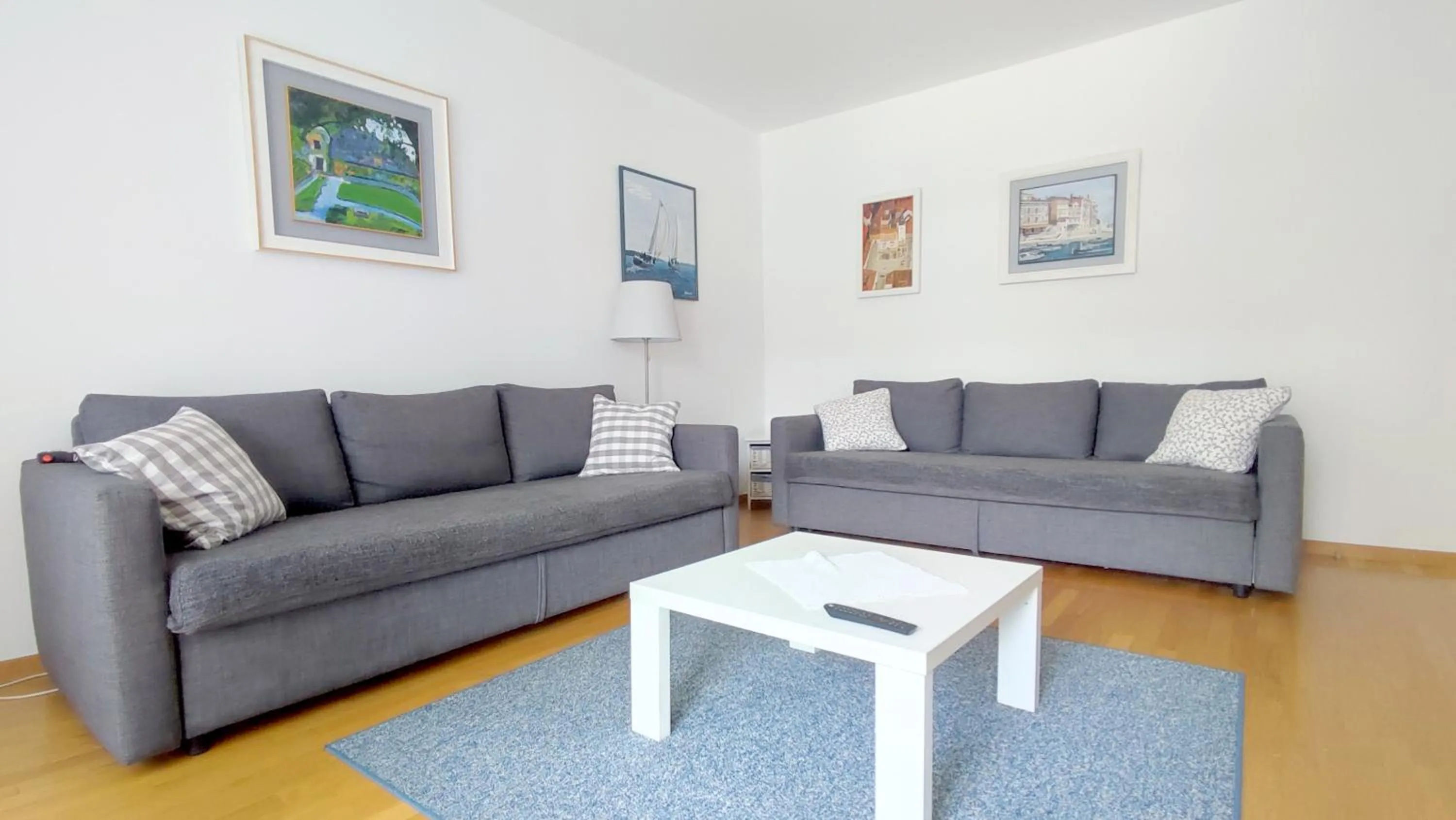 Living room in Central point