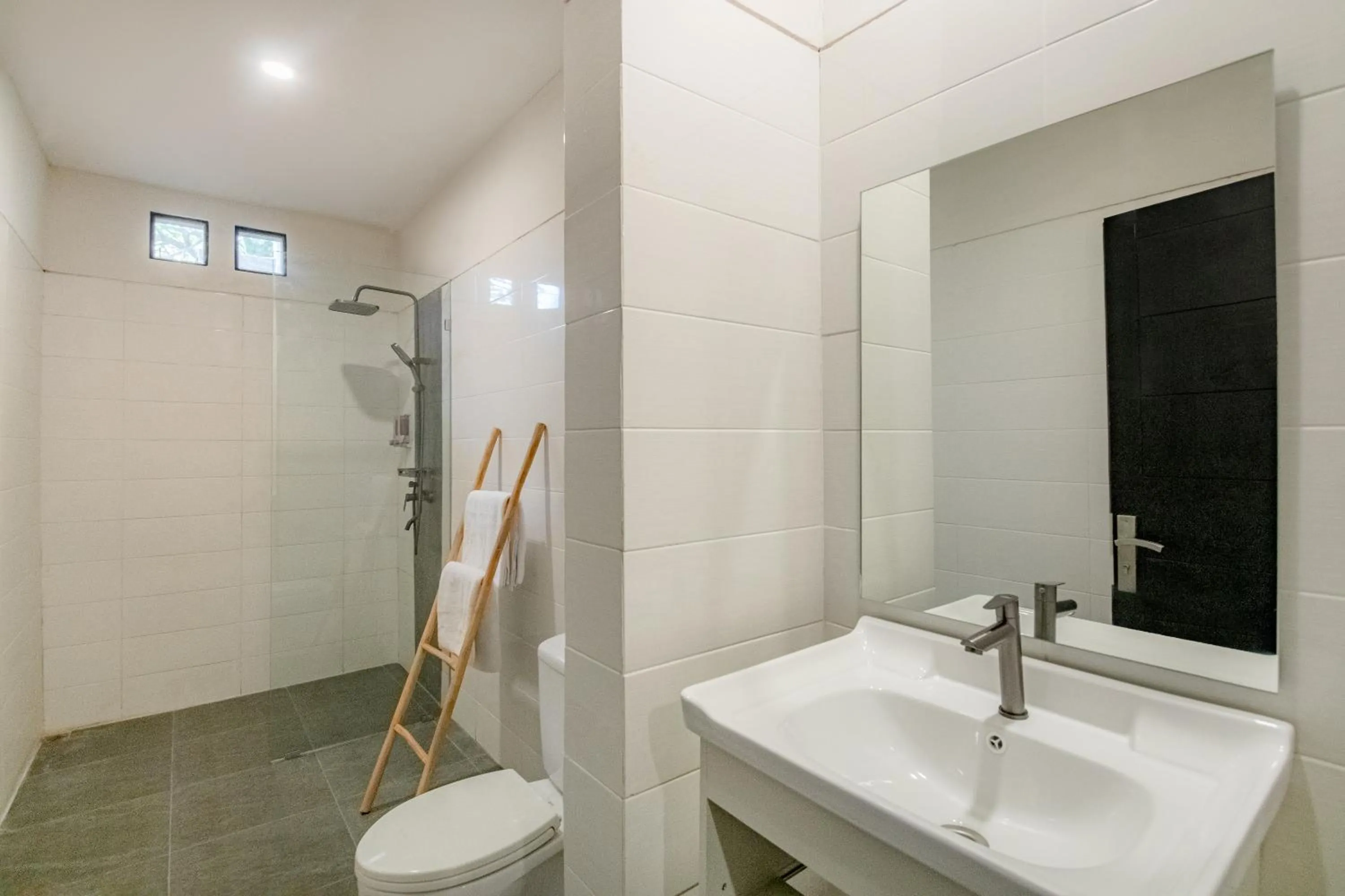 Shower in Villa Kisaraa - Kerobokan x Seminyak x Canggu